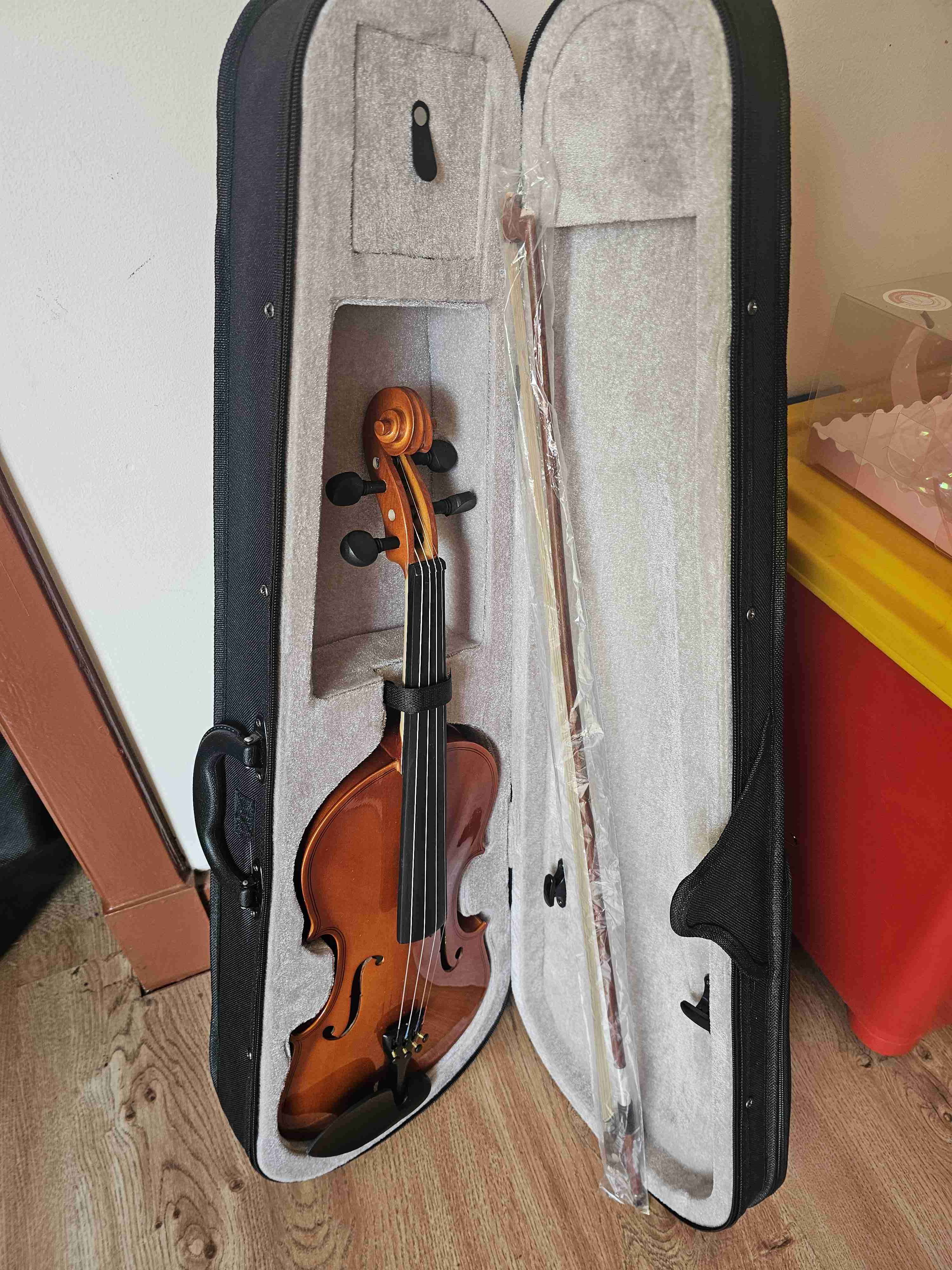 Violín con estuche en buen estado - miniatura 2