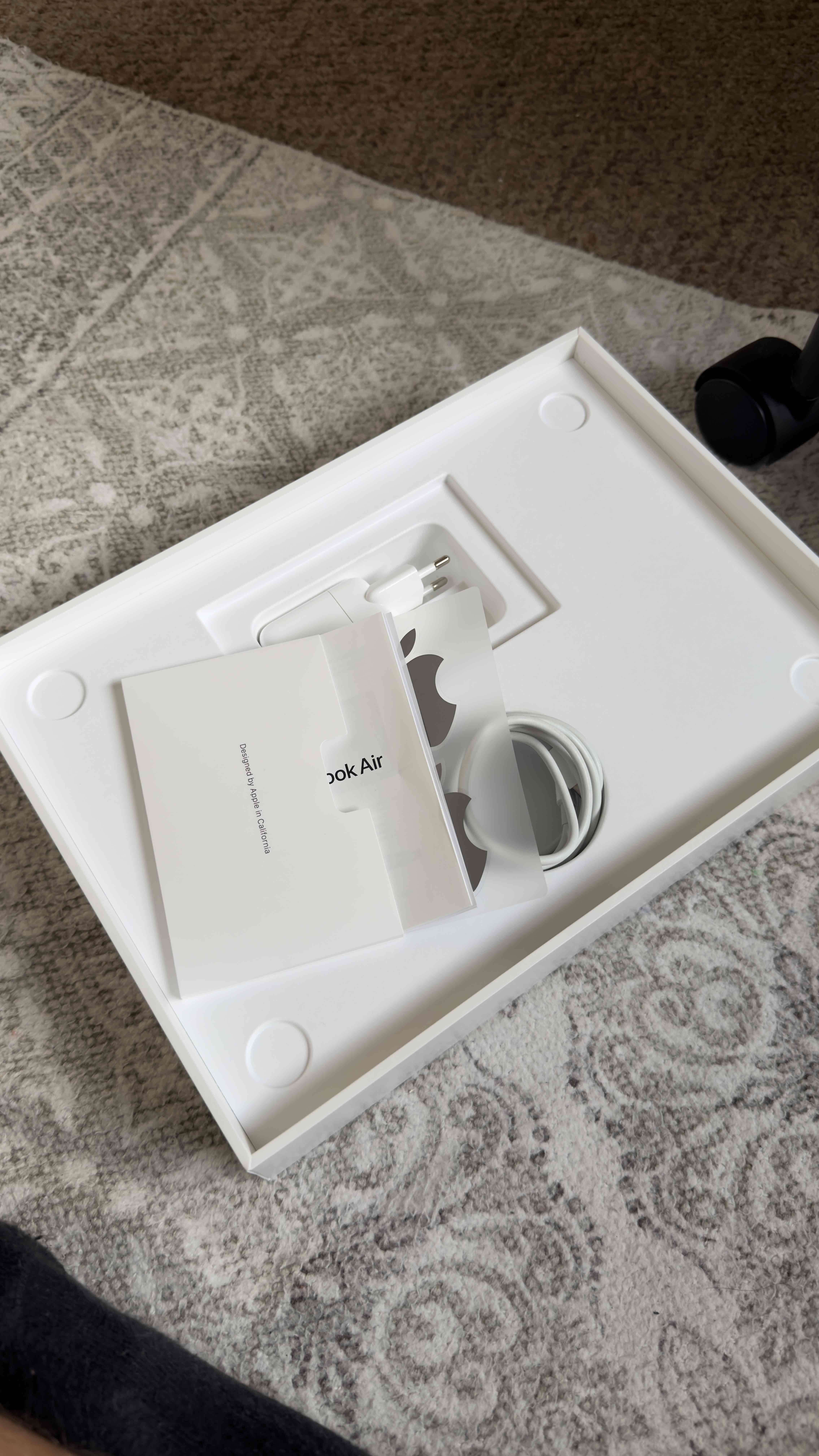 Laptop MacBook Air (M1) usado Space Grey - miniatura 3