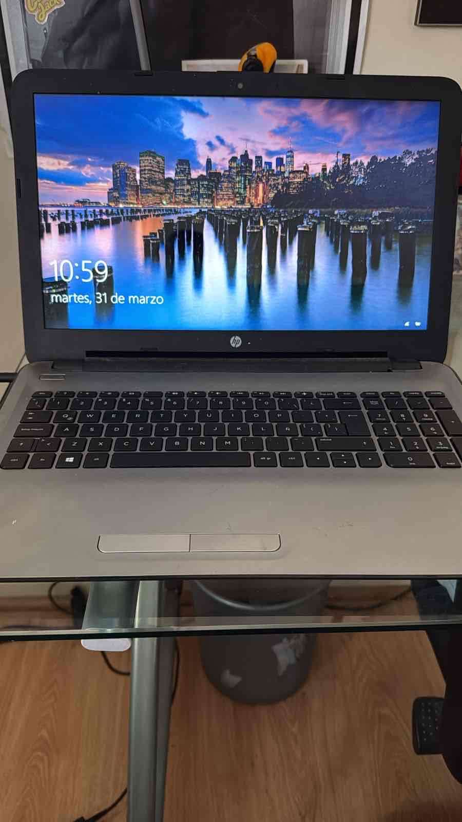 Laptop HP gris buena condición - 4