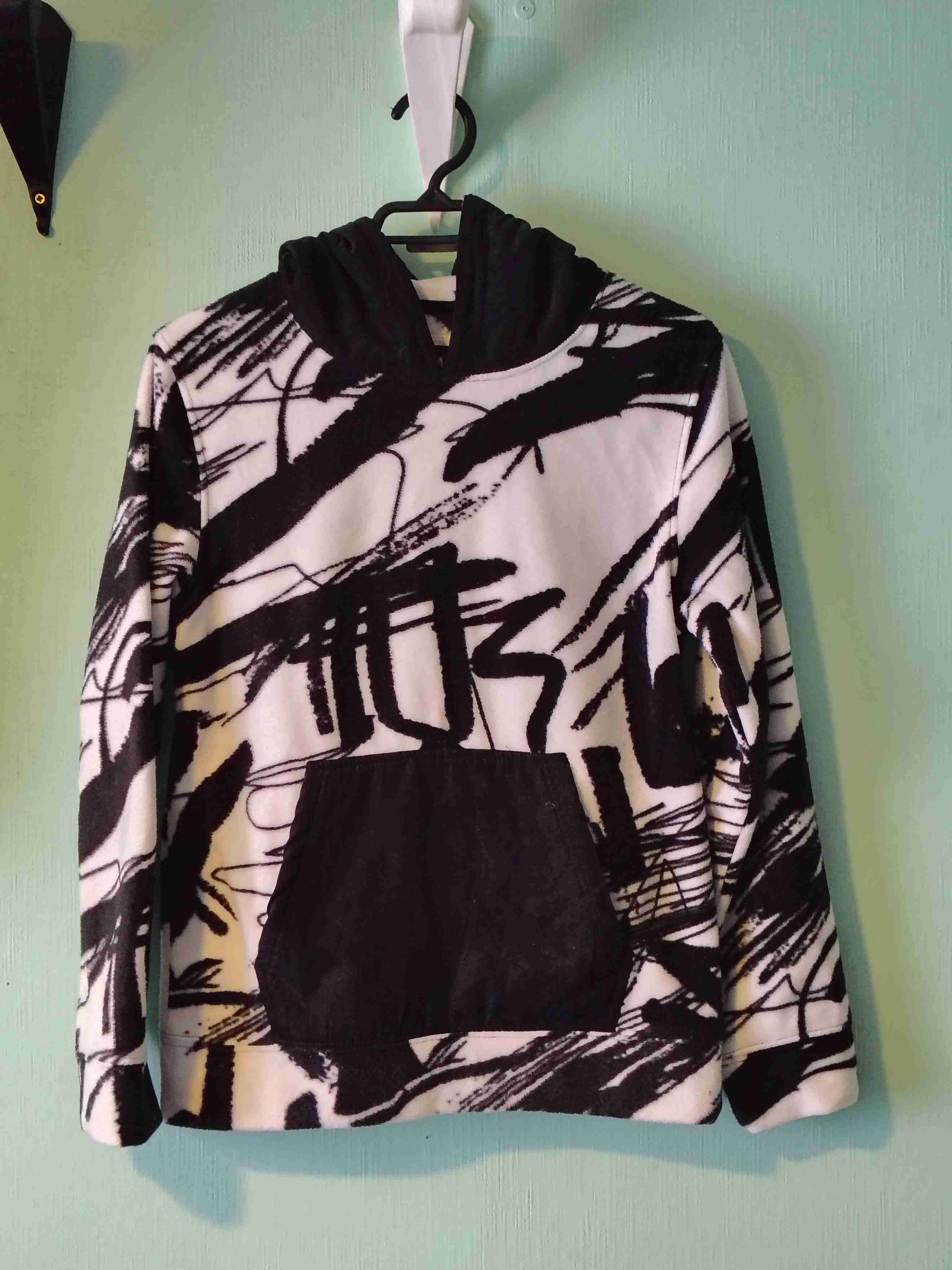 Polerón con capucha blanco y negro - miniatura 1