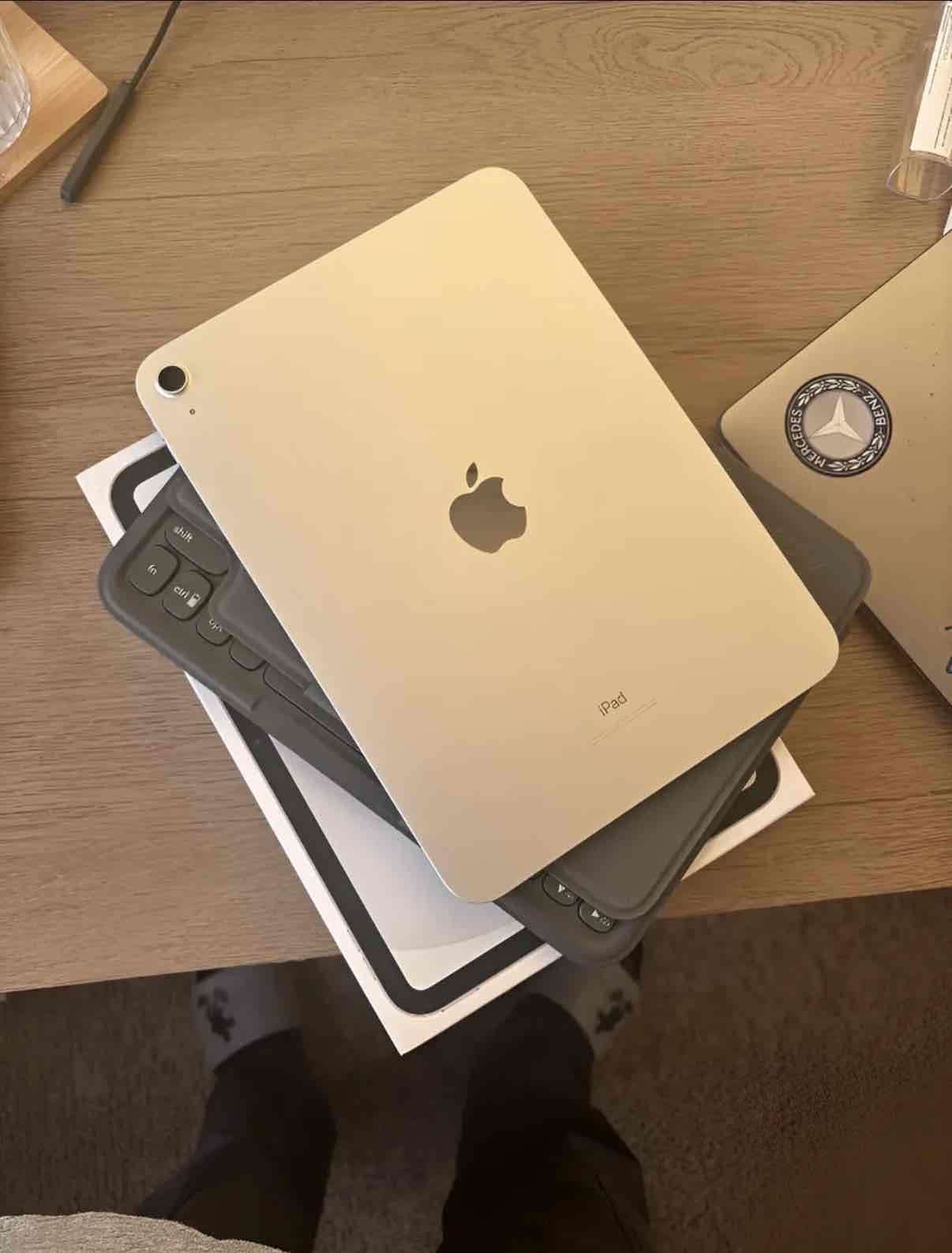 iPad con teclado y caja original - miniatura 1