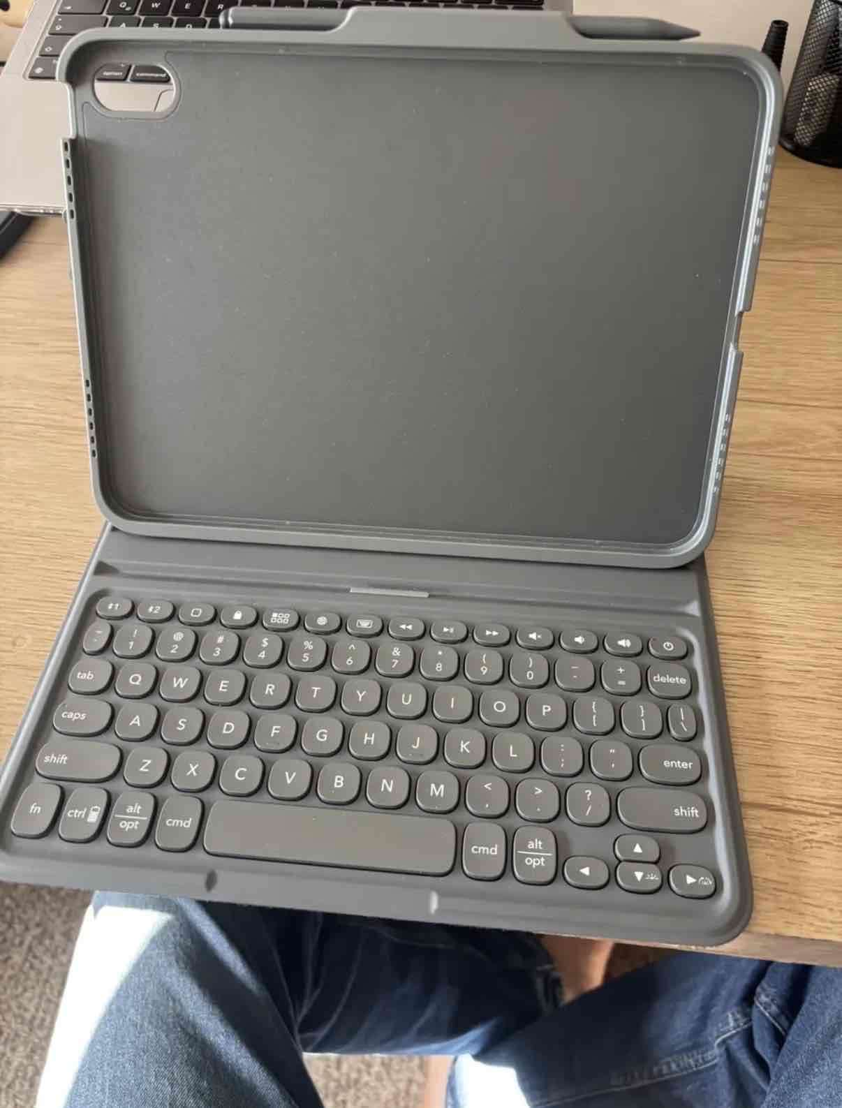 iPad con teclado y caja original - miniatura 5