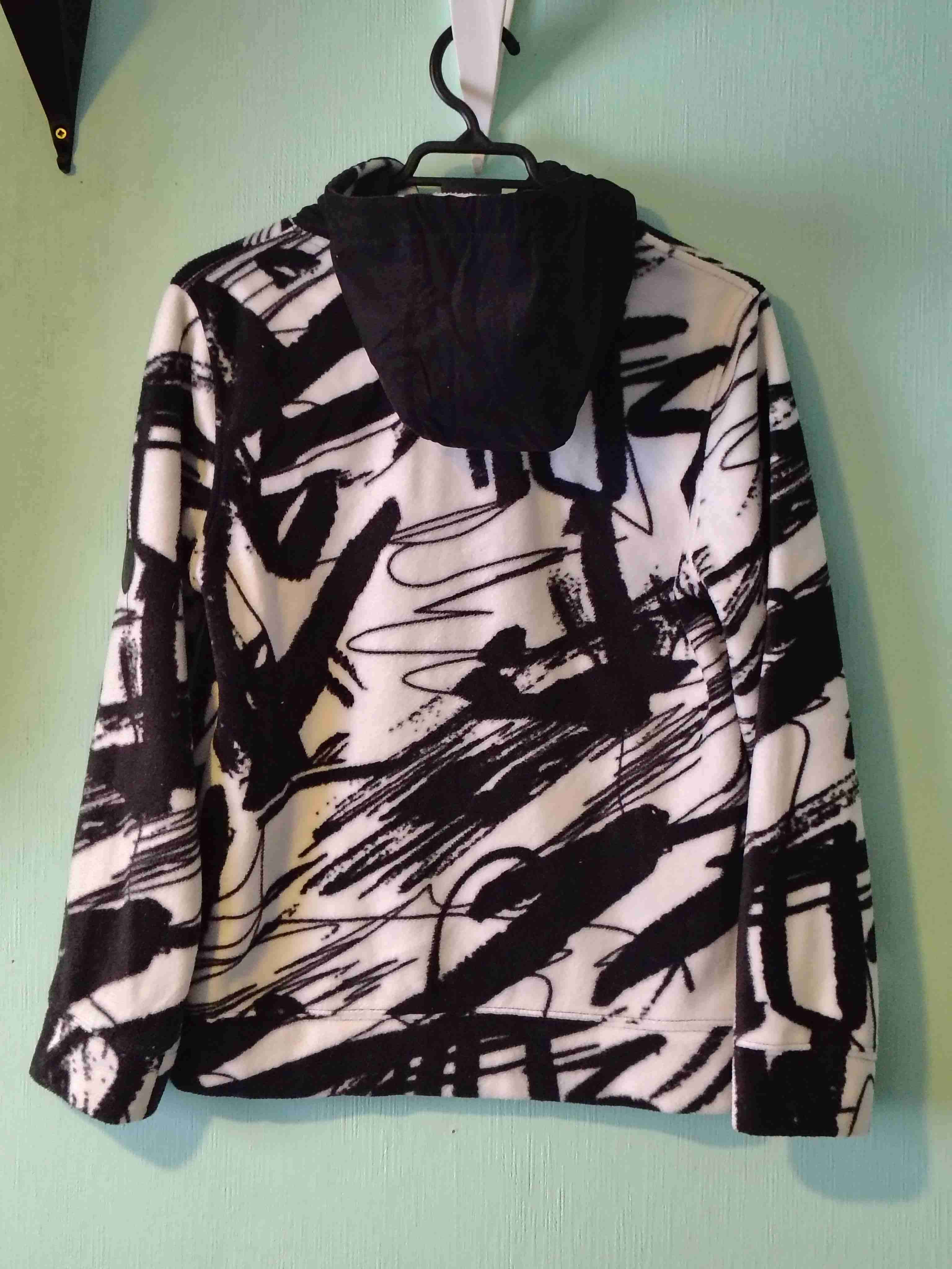 Polerón con capucha blanco y negro - miniatura 3