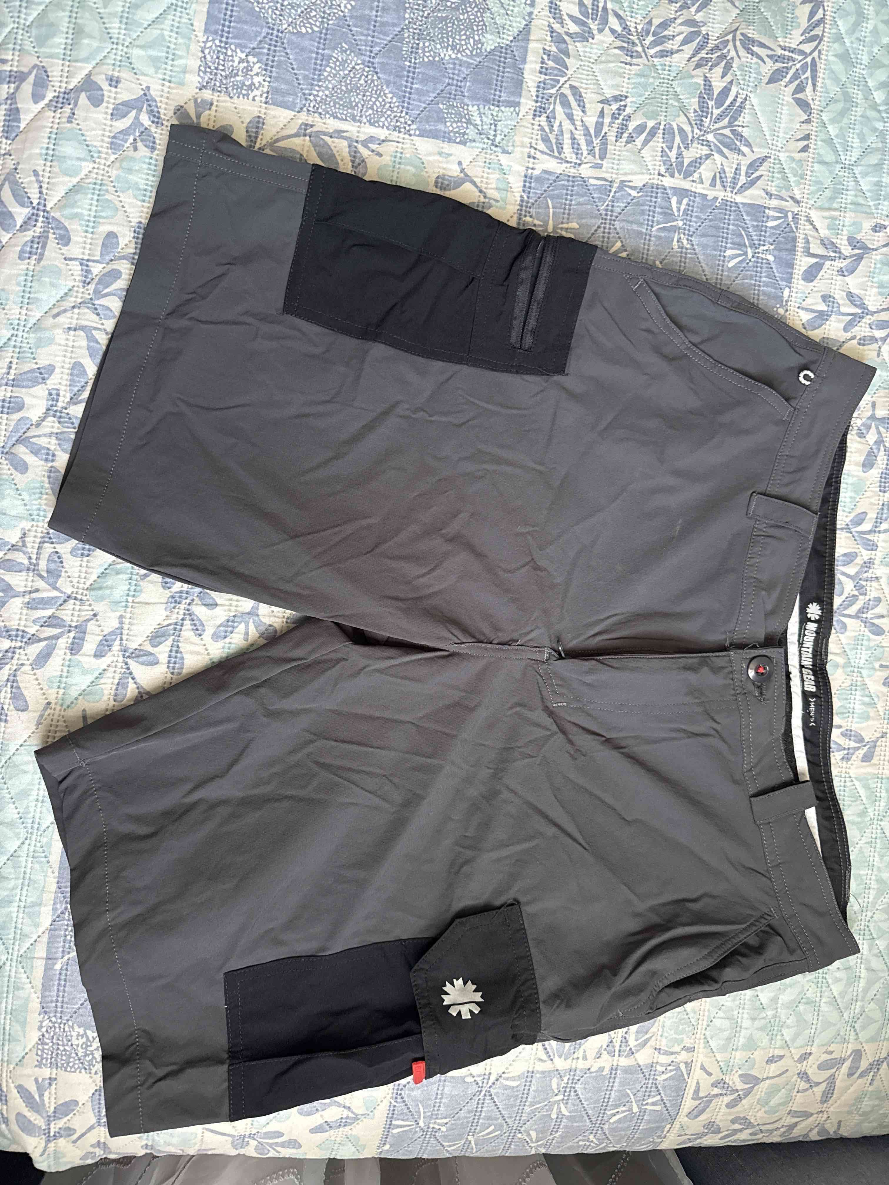 Bermudas grises con bolsillos - miniatura 1