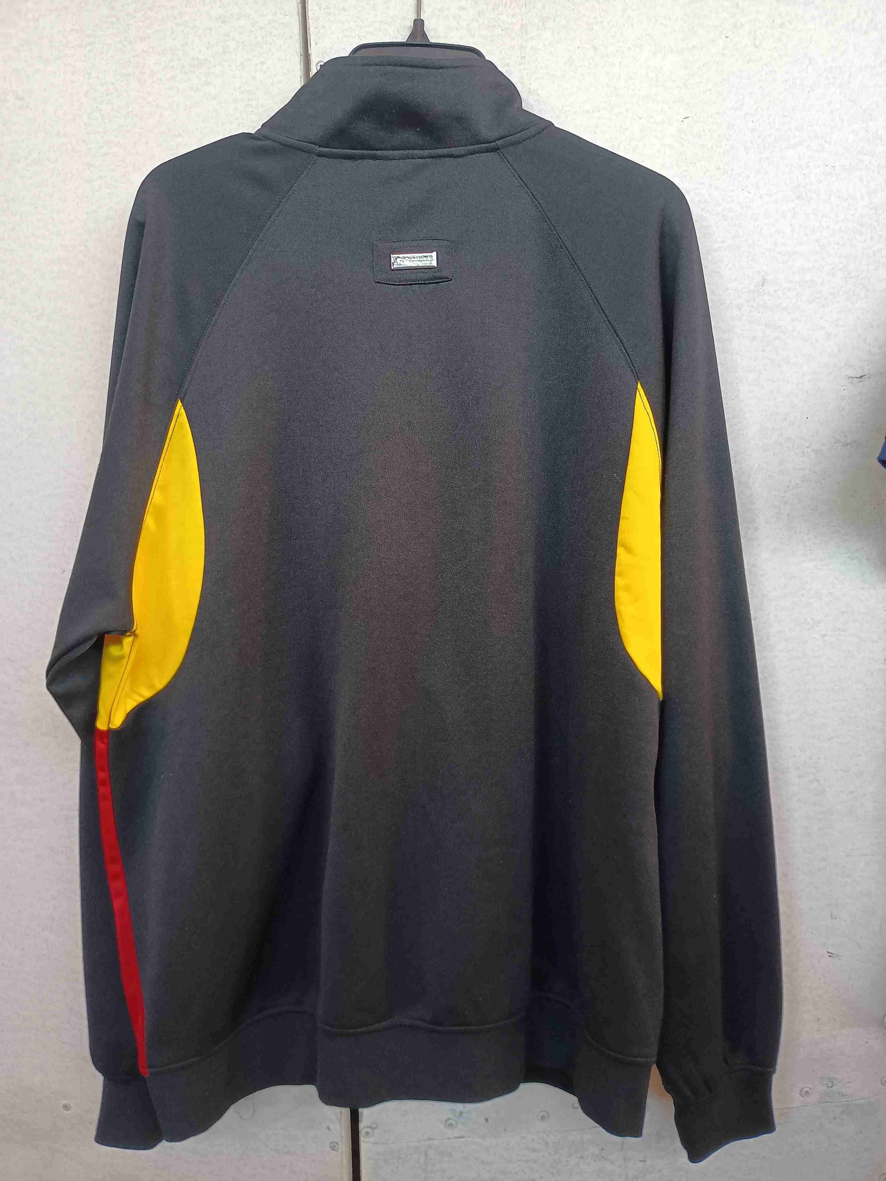 Chaqueta deportiva negra con detalles - miniatura 4