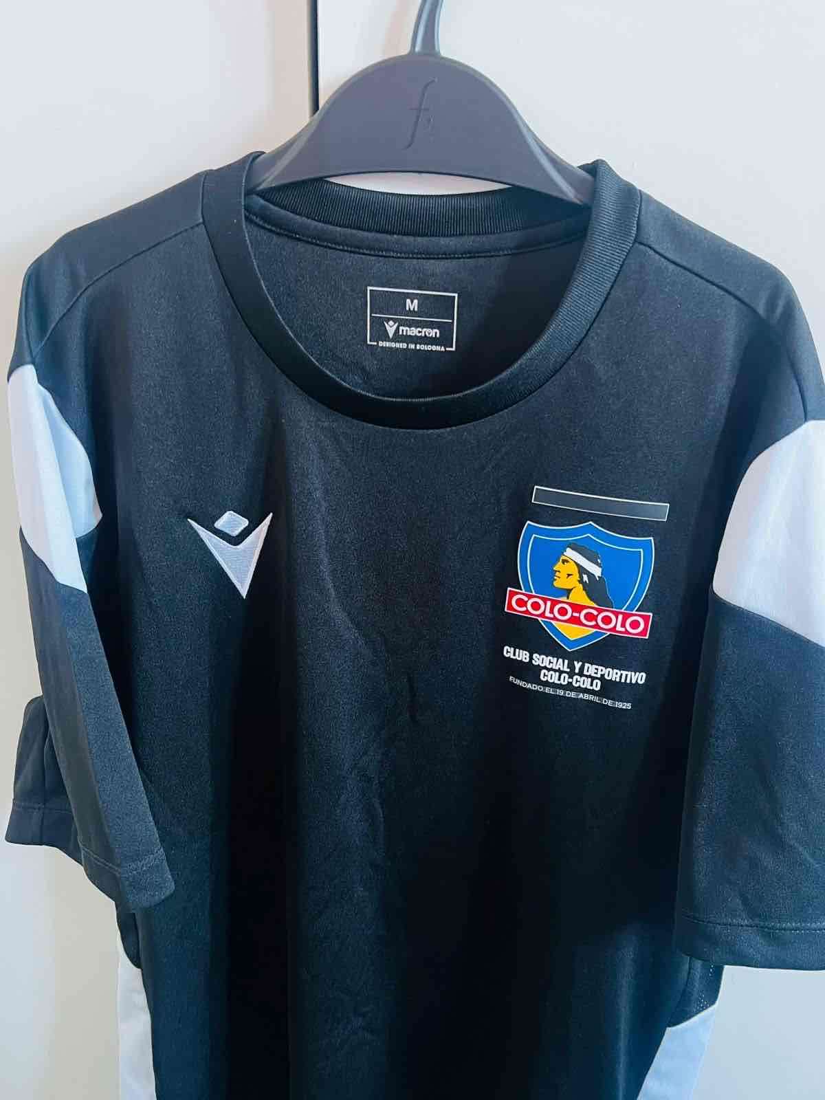 Polera negra deportiva con logo colo colo - miniatura 3