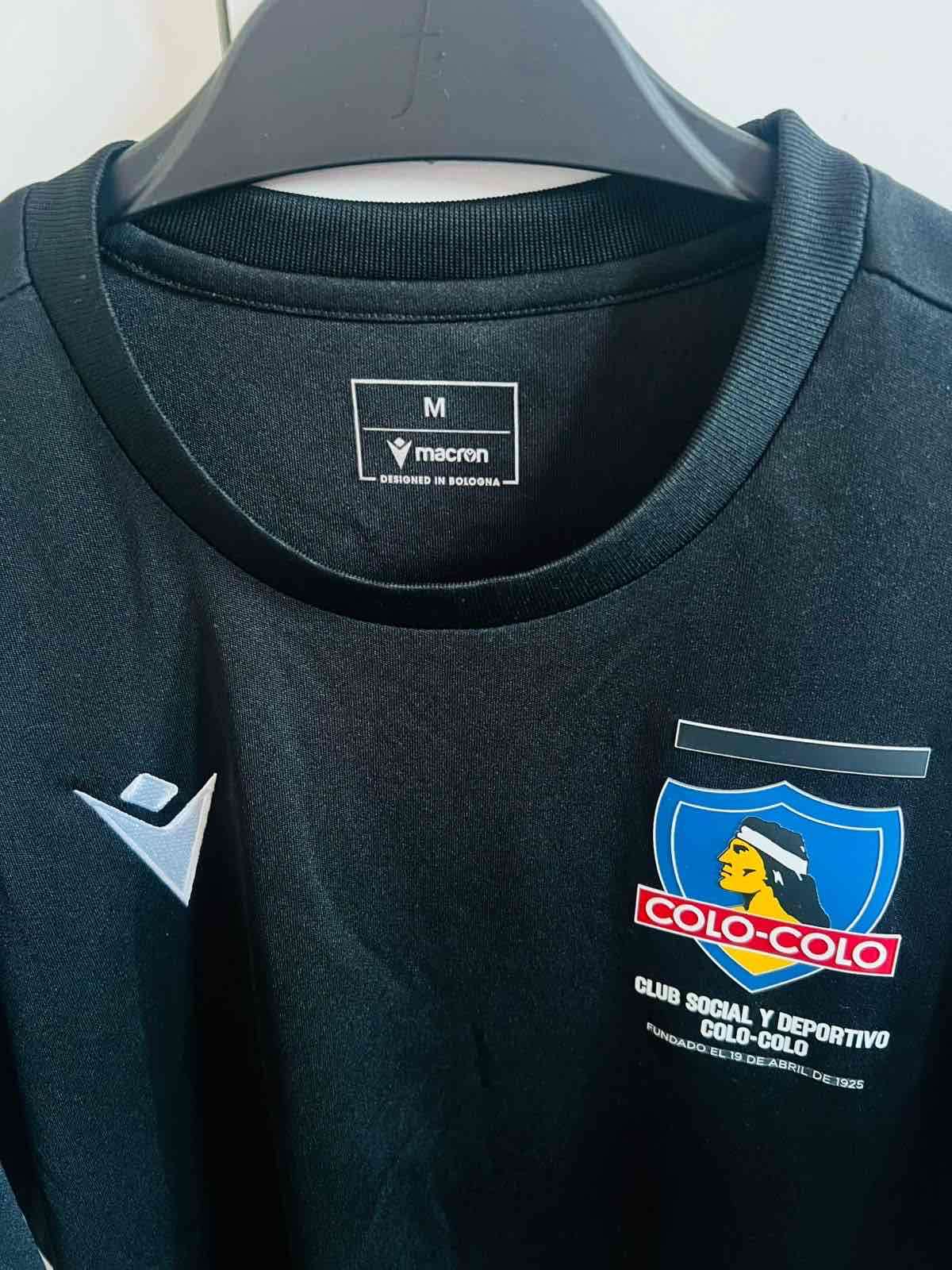 Polera negra deportiva con logo colo colo - miniatura 4