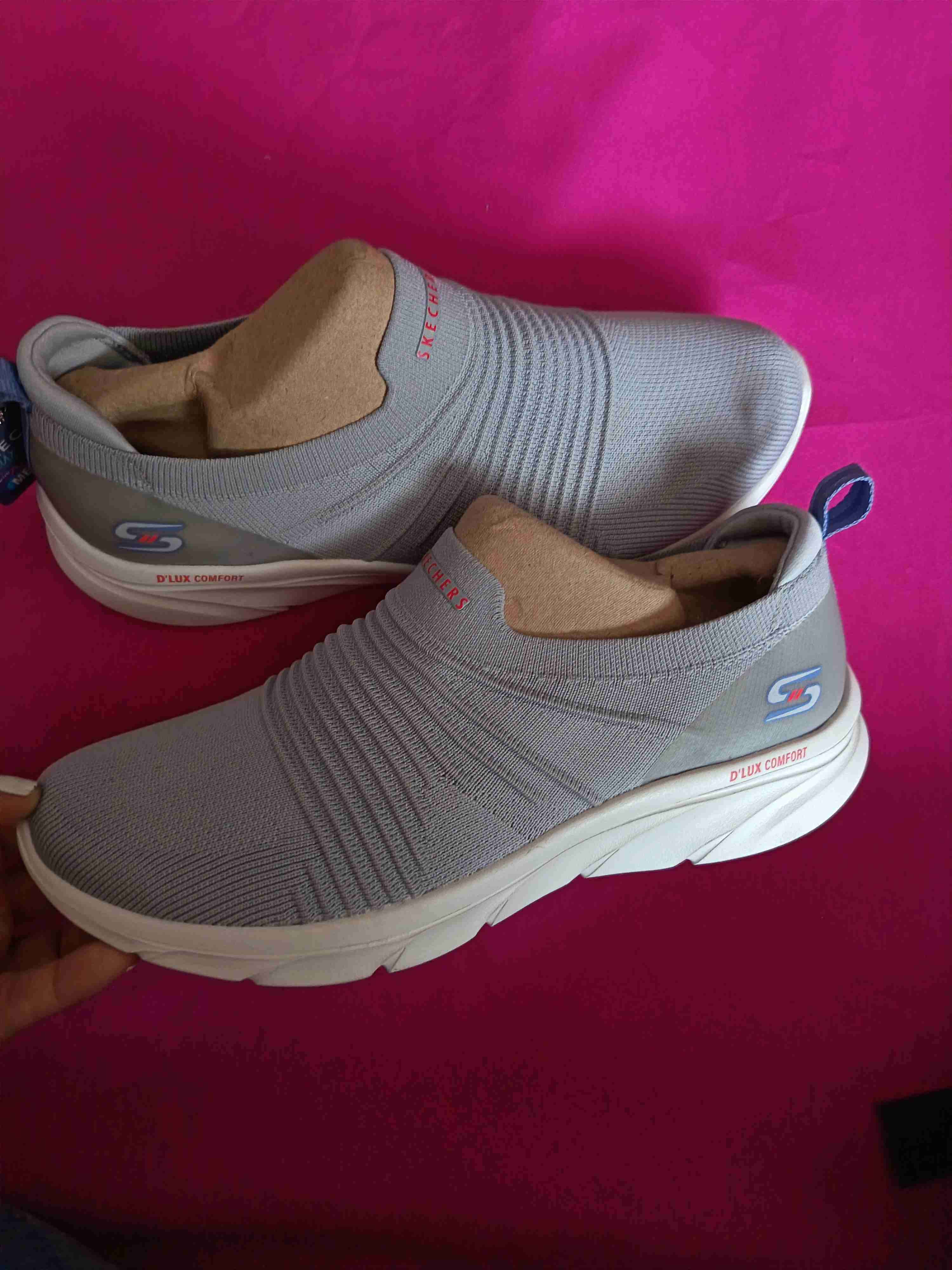 Zapatillas grises Skechers cómodas