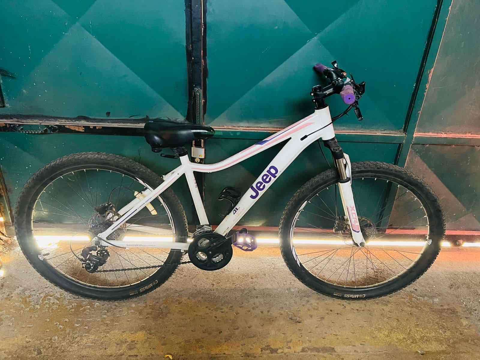 Bicicleta Jeep de montaña blanca aro 27 - miniatura 1