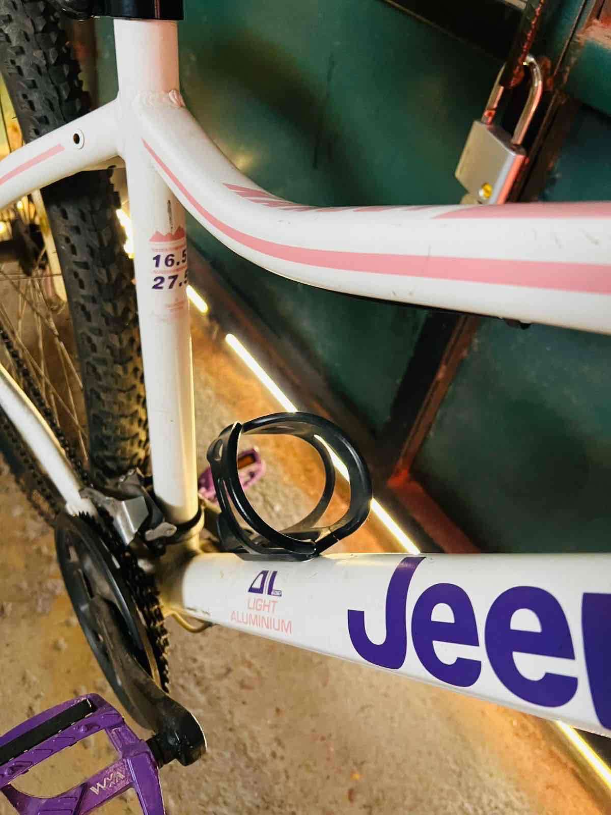 Bicicleta Jeep de montaña blanca aro 27 - miniatura 2