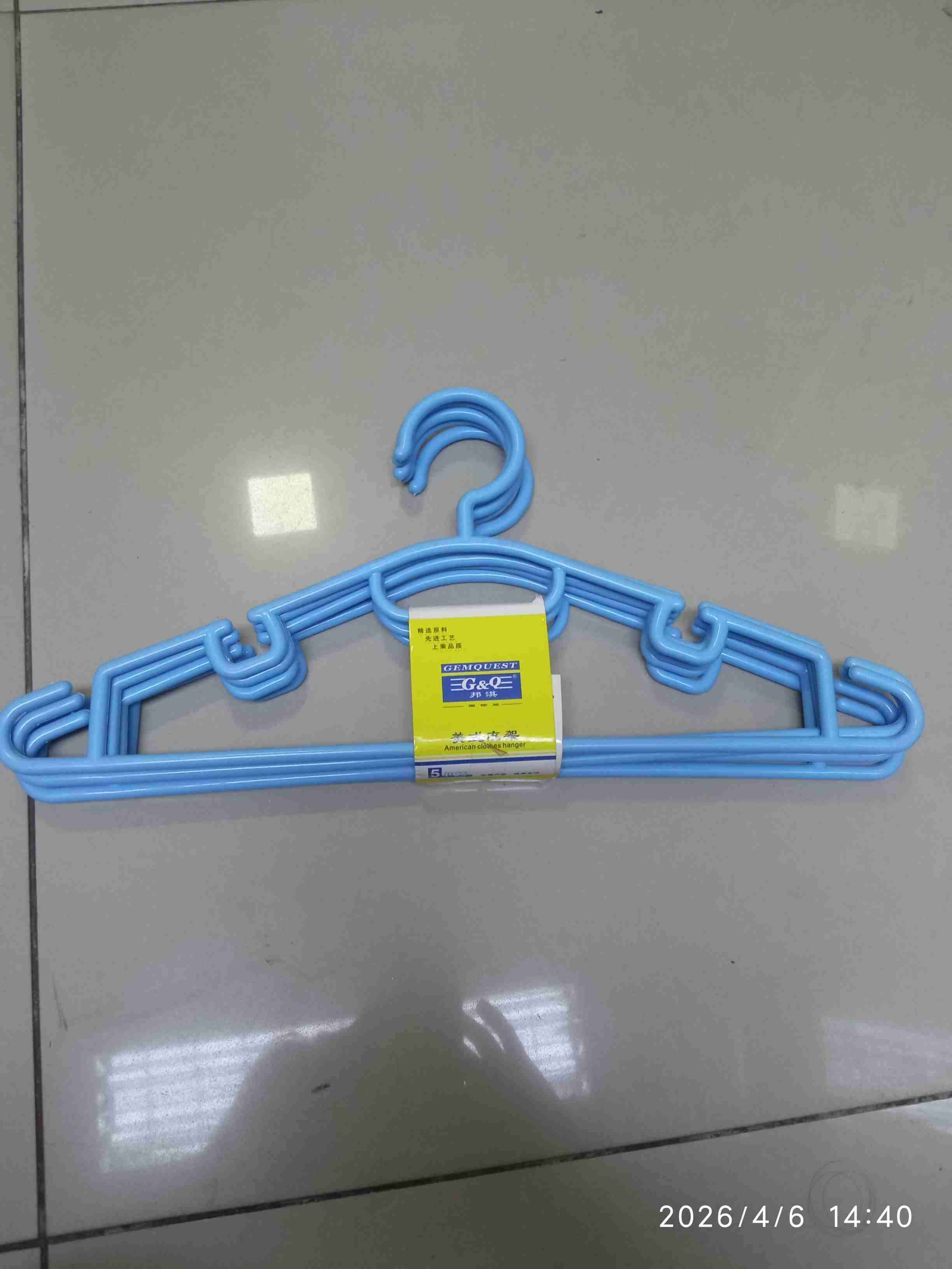 Set de 5;perchas plásticas coloridas - miniatura 3