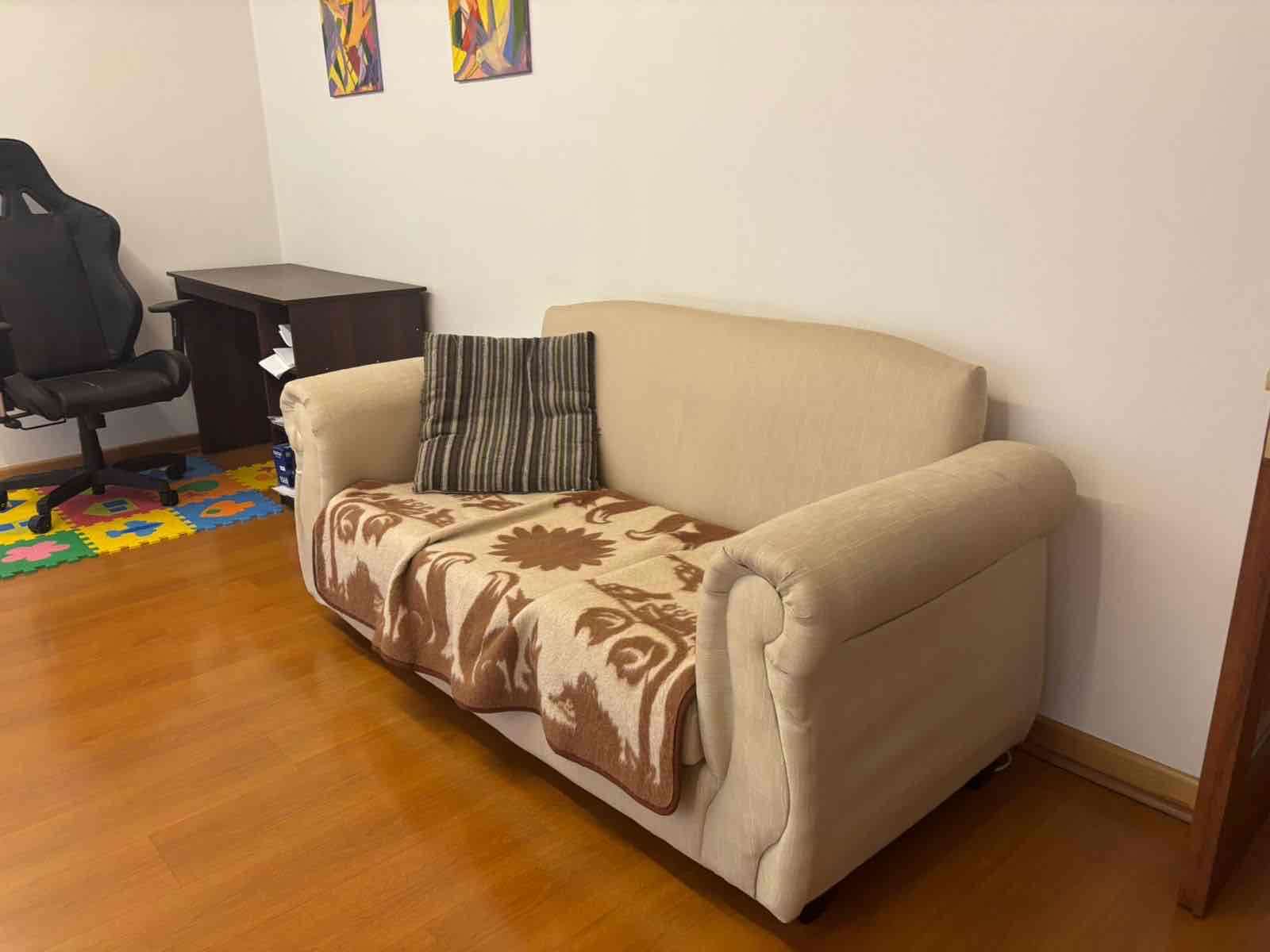 Sofá beige de 3 cuerpos - miniatura 2