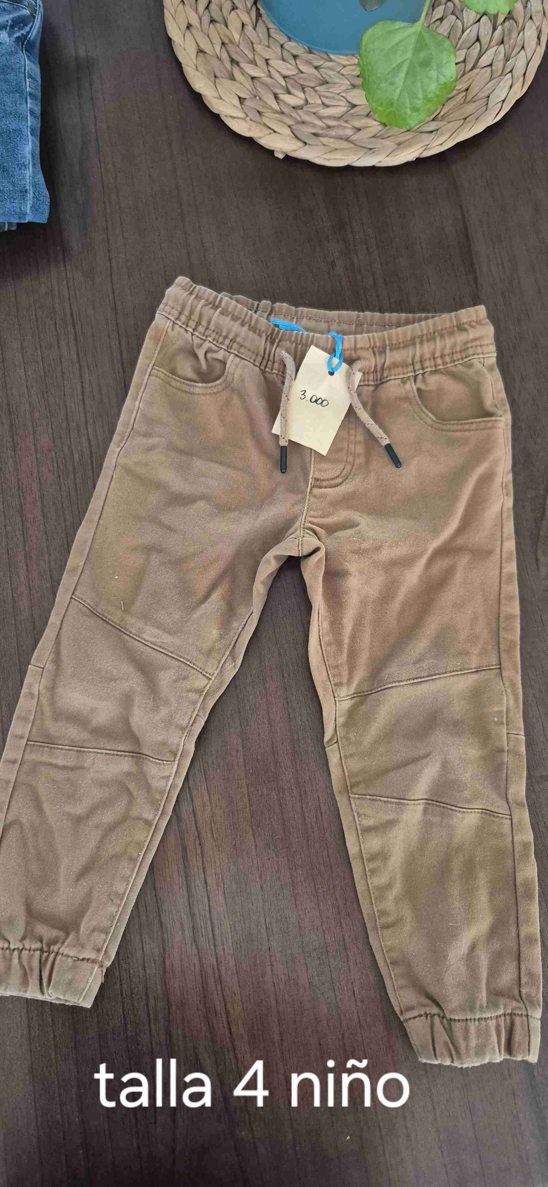 Pantalón niño talla 4 café