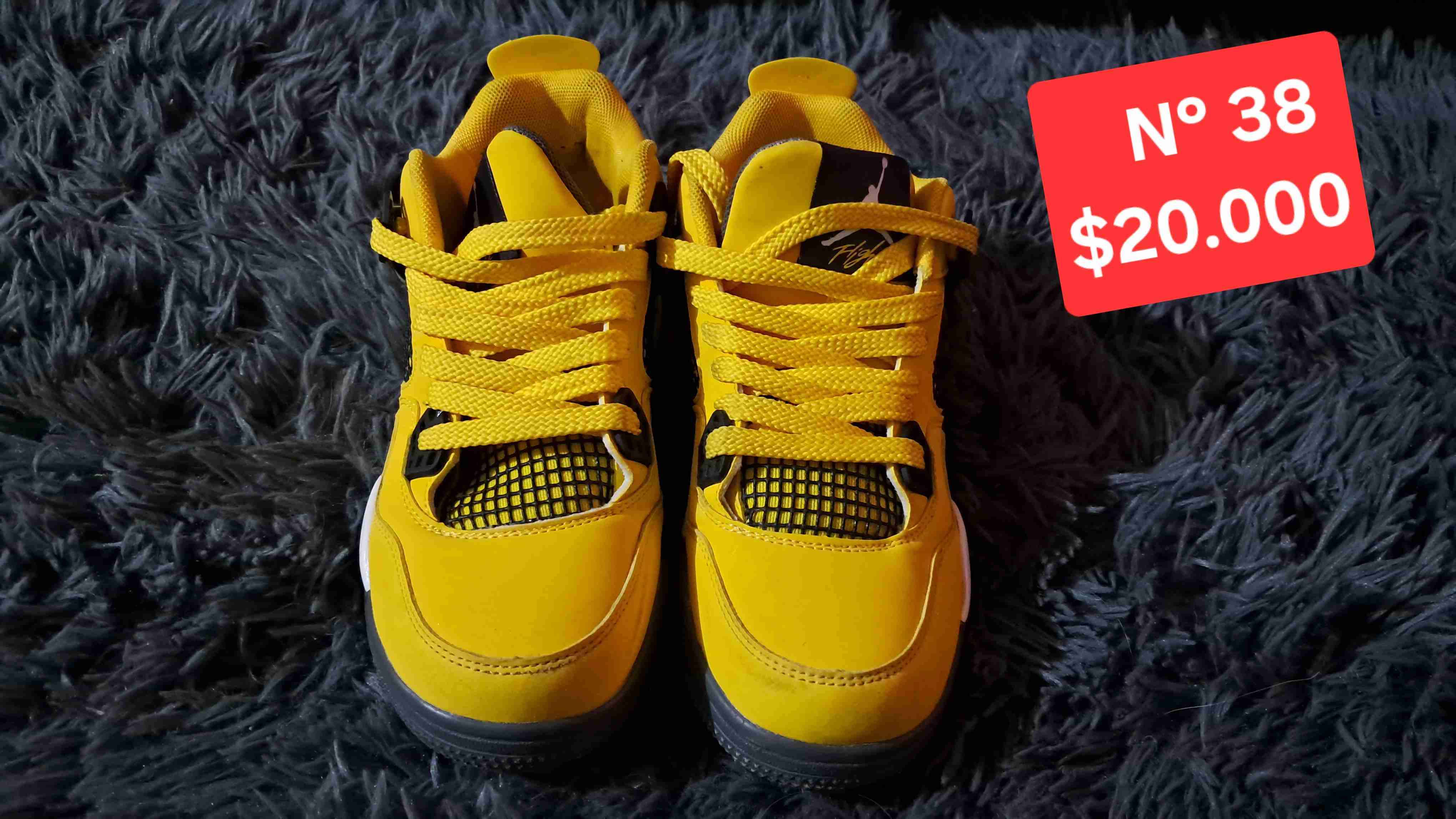 Zapatillas amarillas talla 38 - miniatura 1