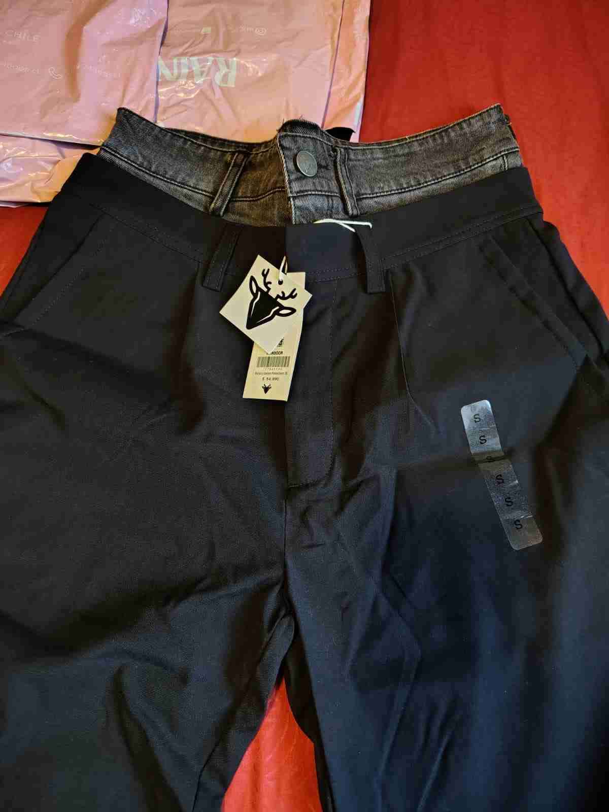 Pantalón negro con etiquetas - miniatura 2