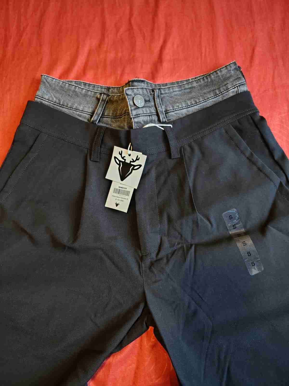 Pantalón negro con etiquetas - miniatura 3