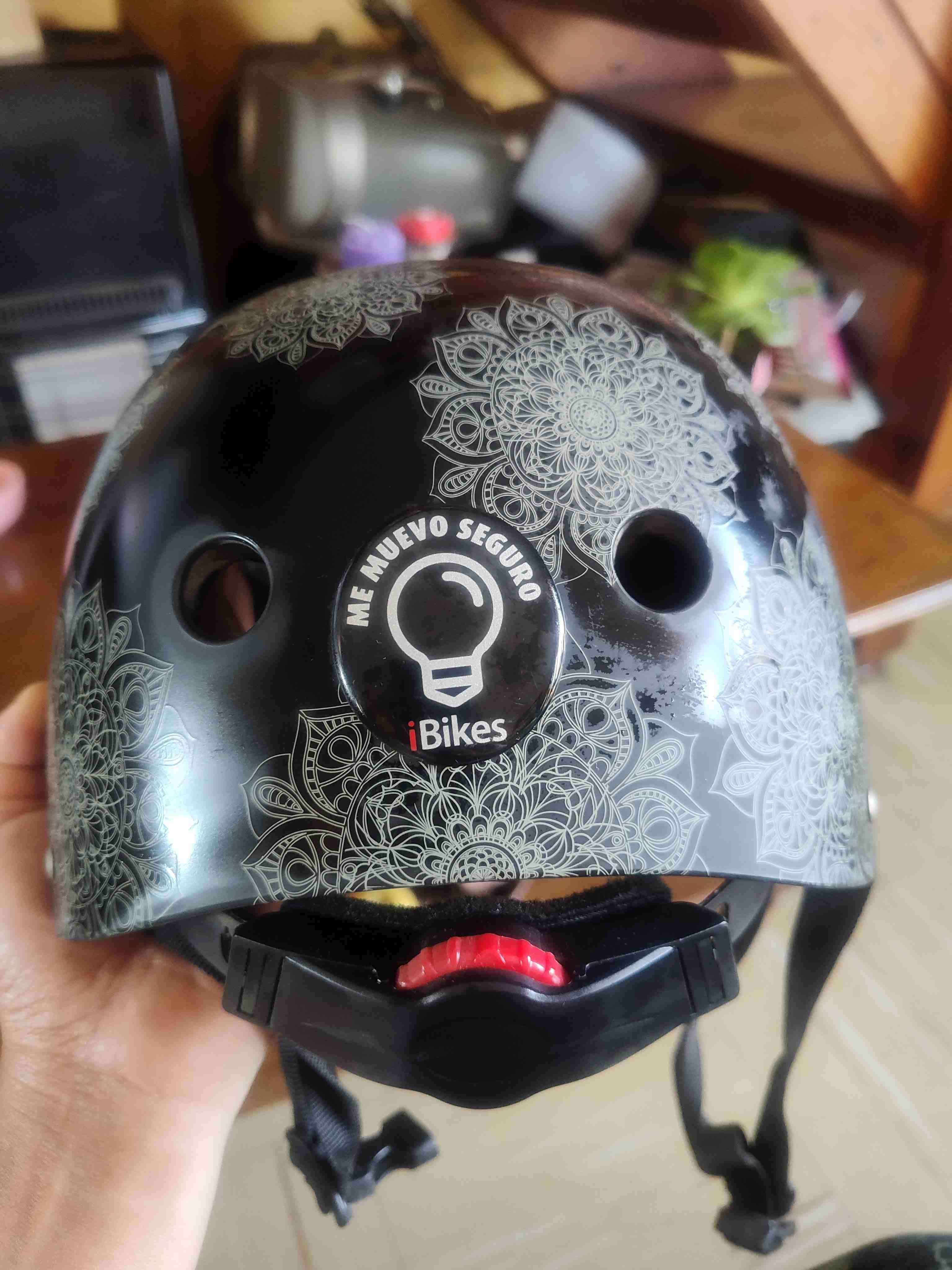 Casco negro con diseño mandala - miniatura 2