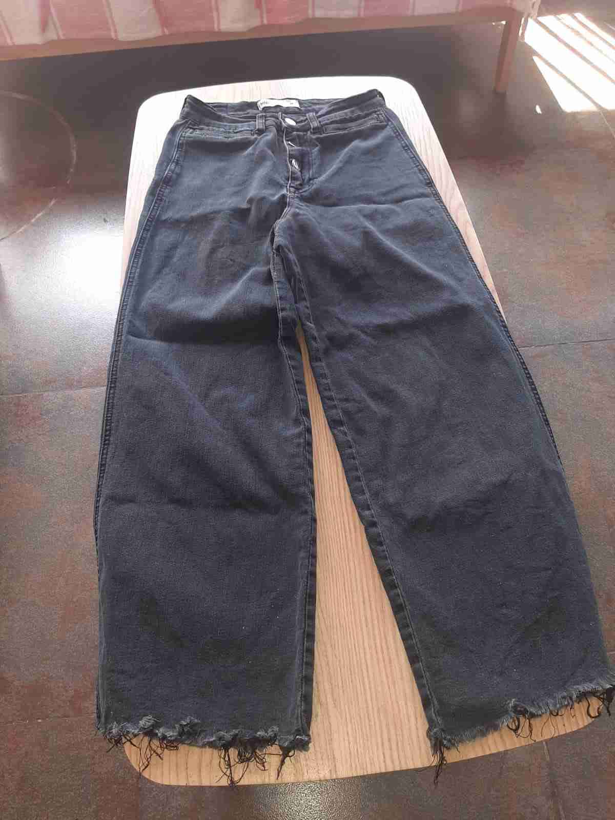 Jeans grises desgastados - miniatura 2