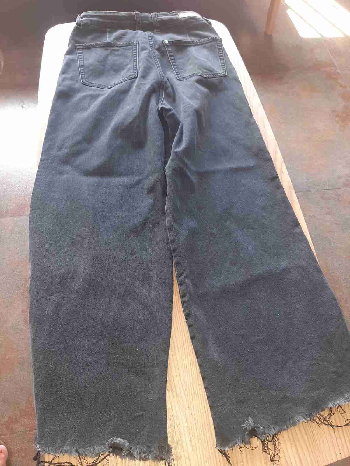 Jeans grises desgastados - miniatura 3