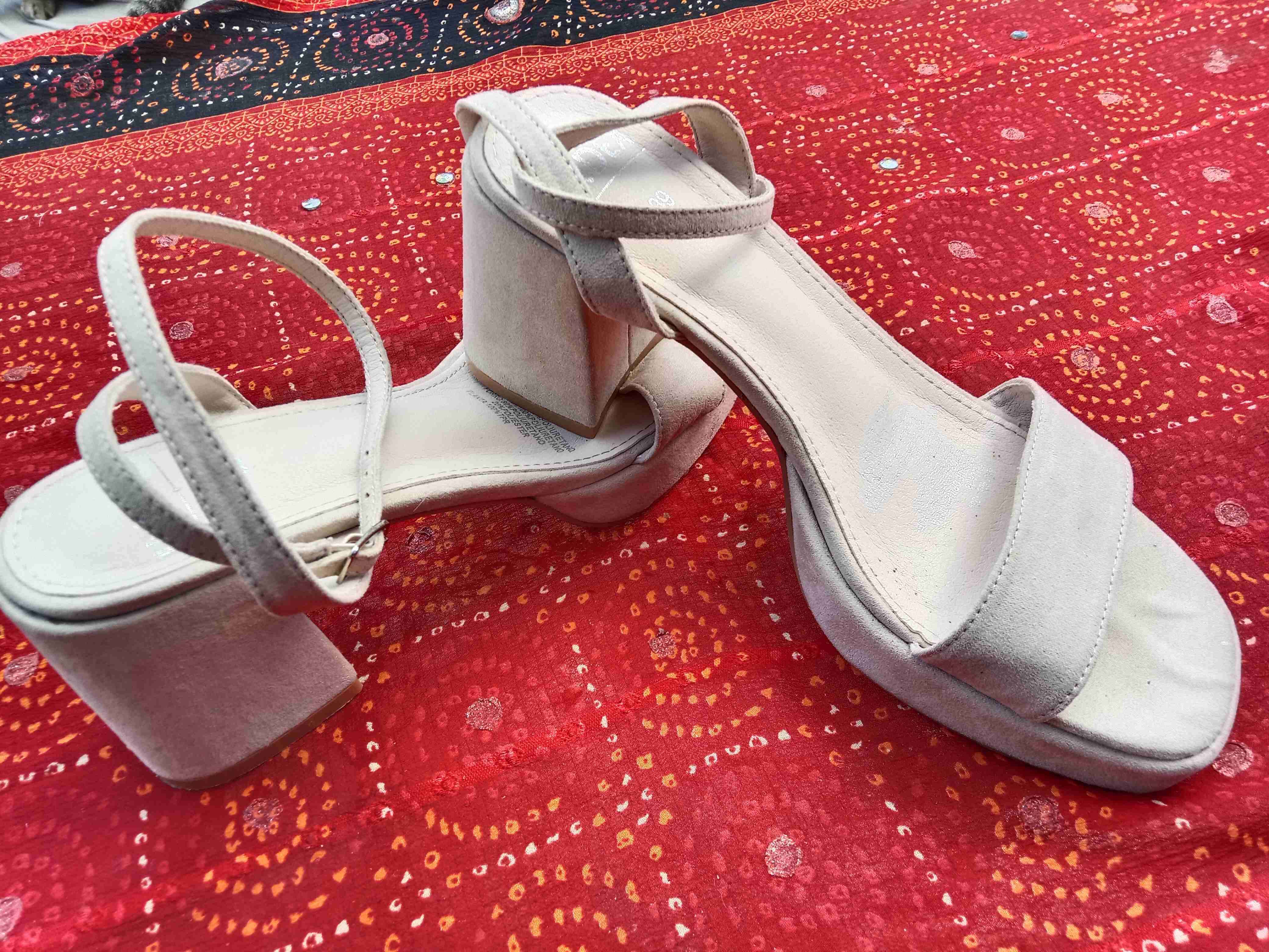 Sandalias beige de taco ancho - miniatura 4