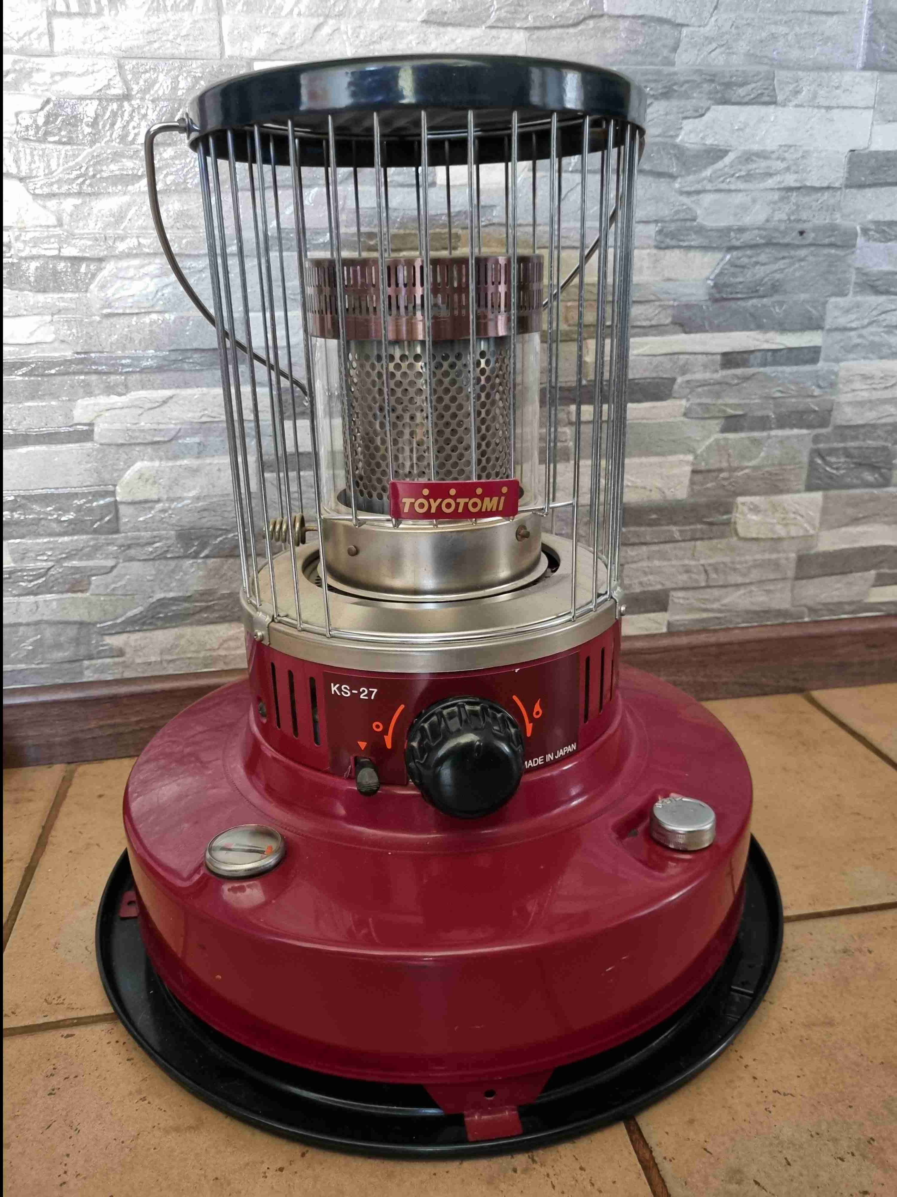 Estufa a querosene Toyotomi roja - 1