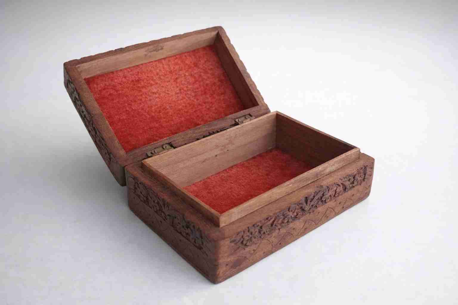 Caja tallada de madera - miniatura 2