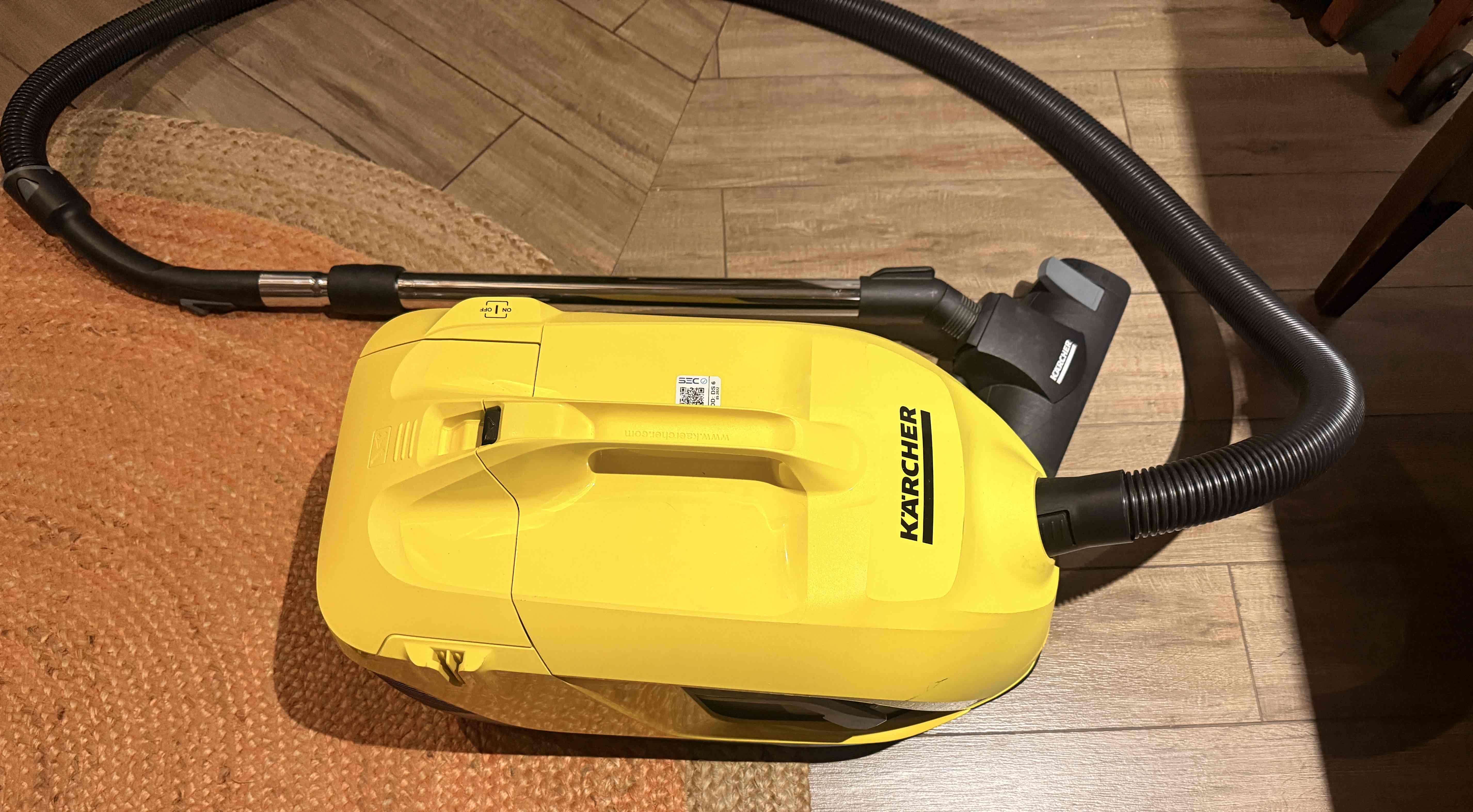 Aspiradora Karcher con filtro de agua - 1