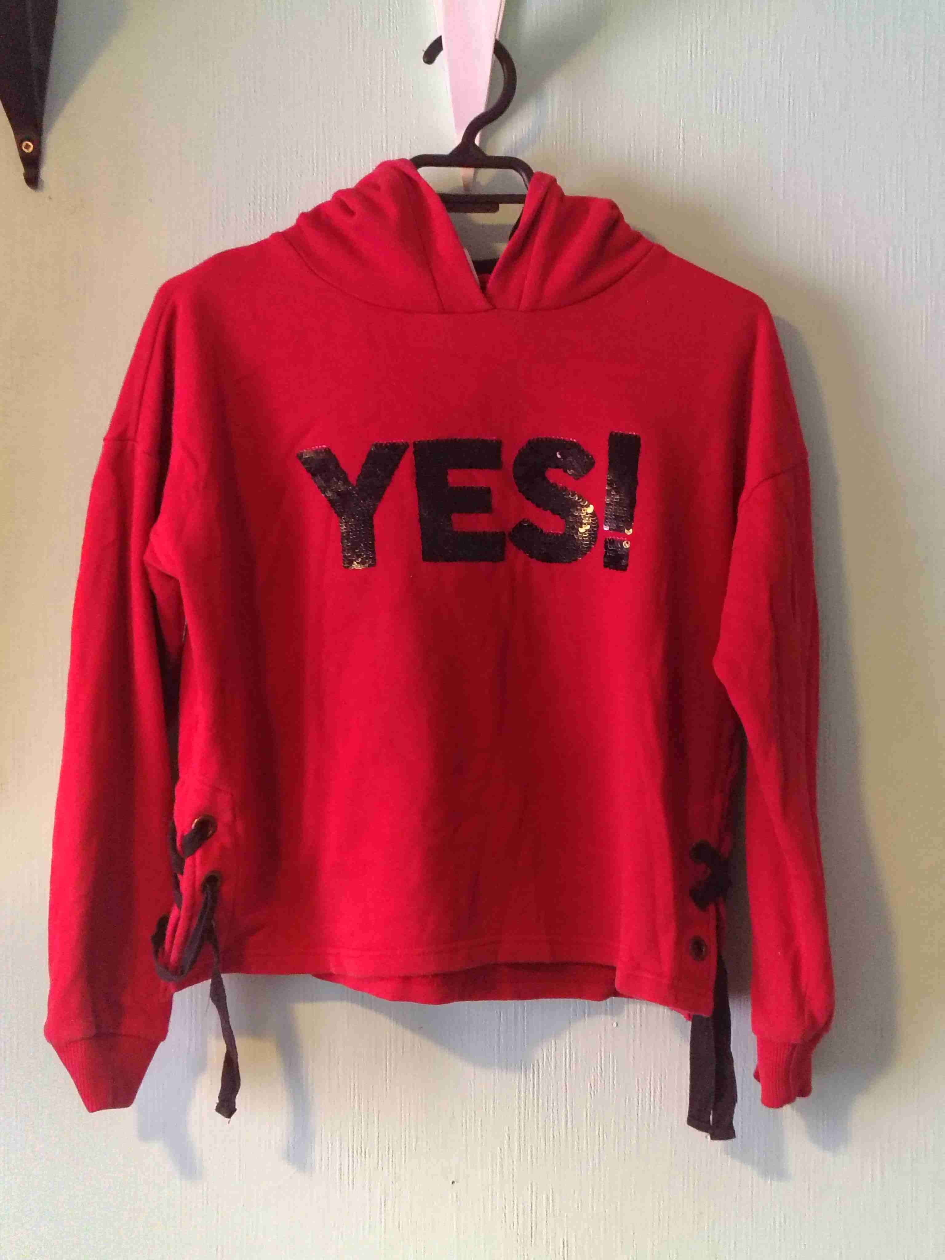 Polerón rojo con capucha 'YES!' - 1