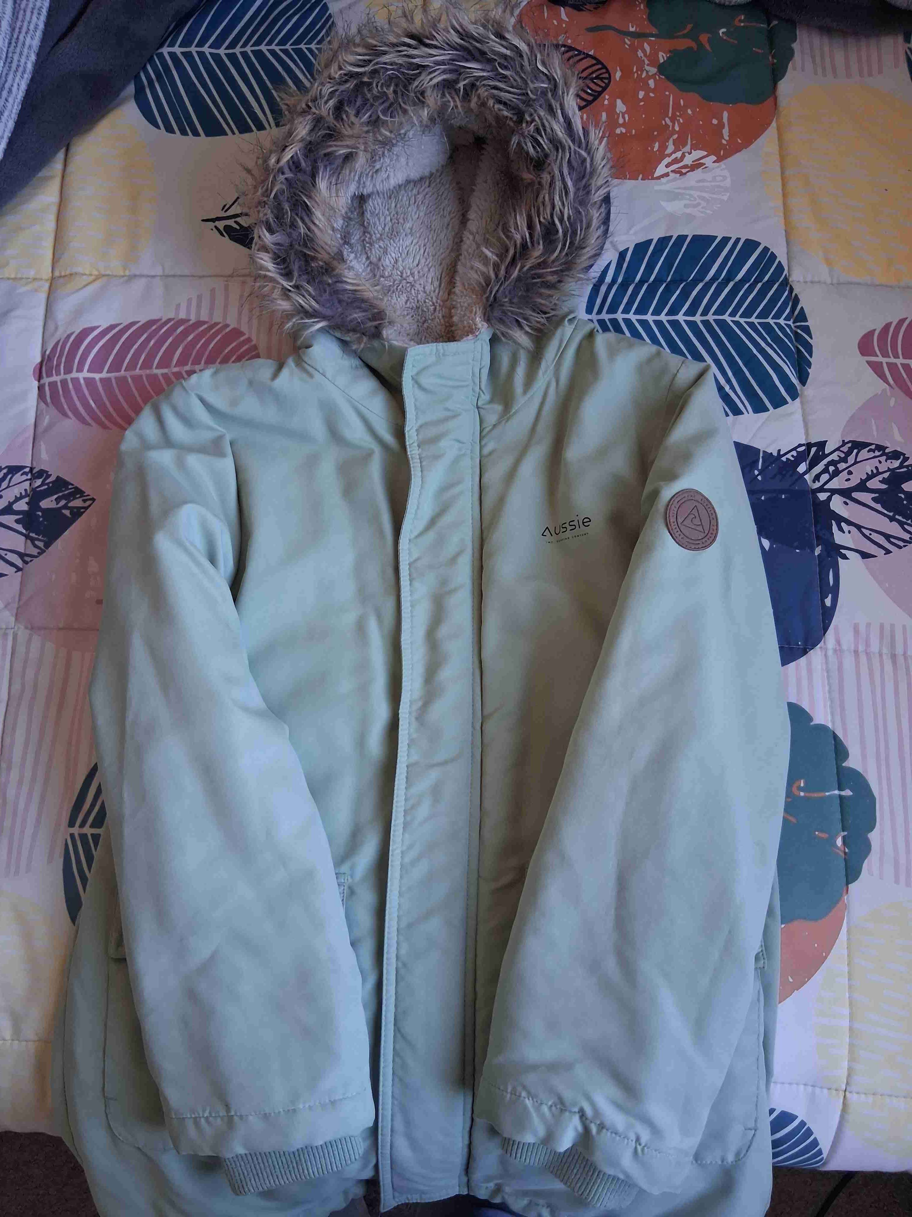 Parka verde claro con capucha