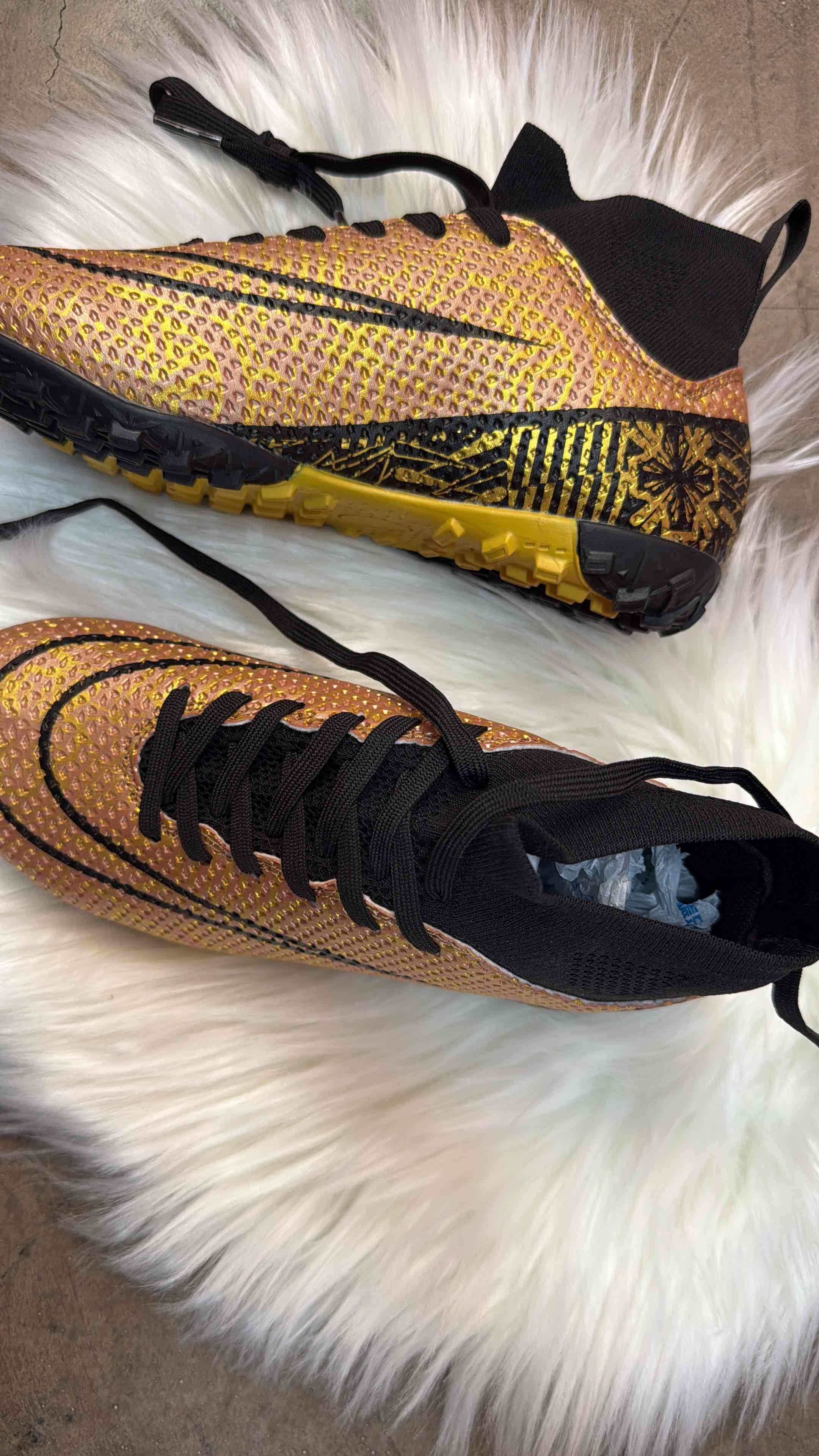 Zapatillas deportivas doradas