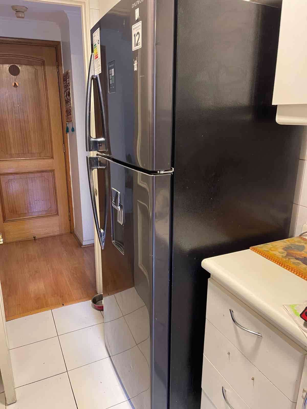 Refrigerador Daewoo café moro con dispensador - miniatura 2