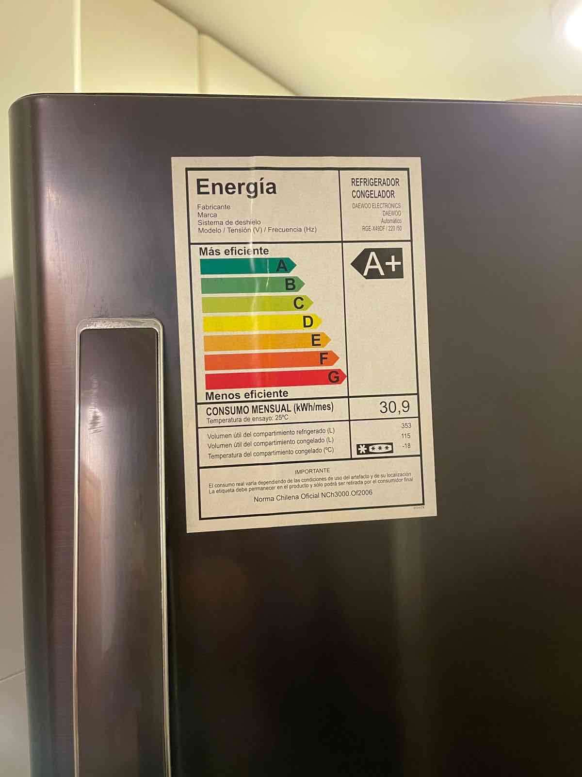 Refrigerador Daewoo café moro con dispensador - miniatura 6