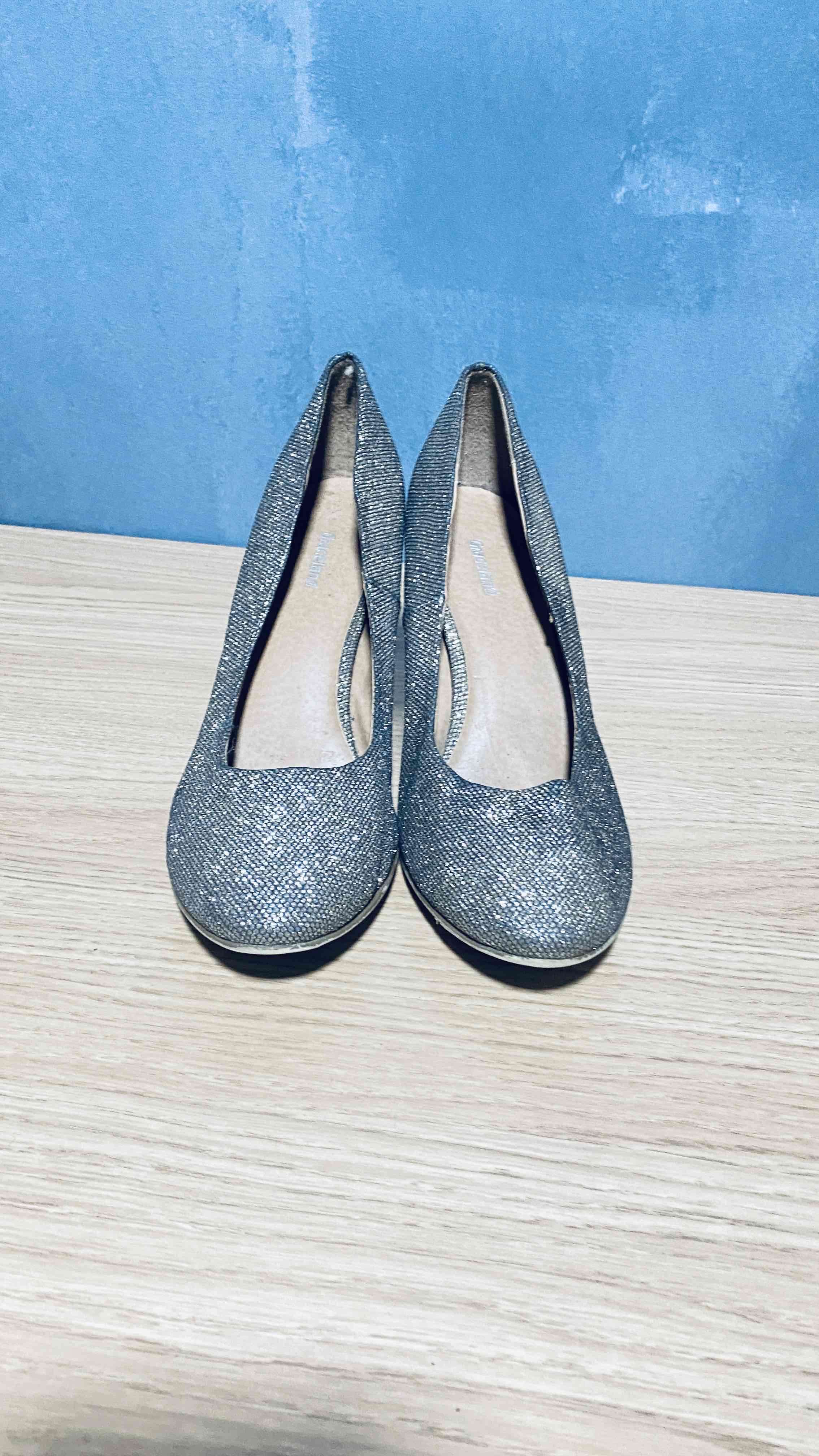 Zapatos de tacón plateados brillantes - miniatura 2