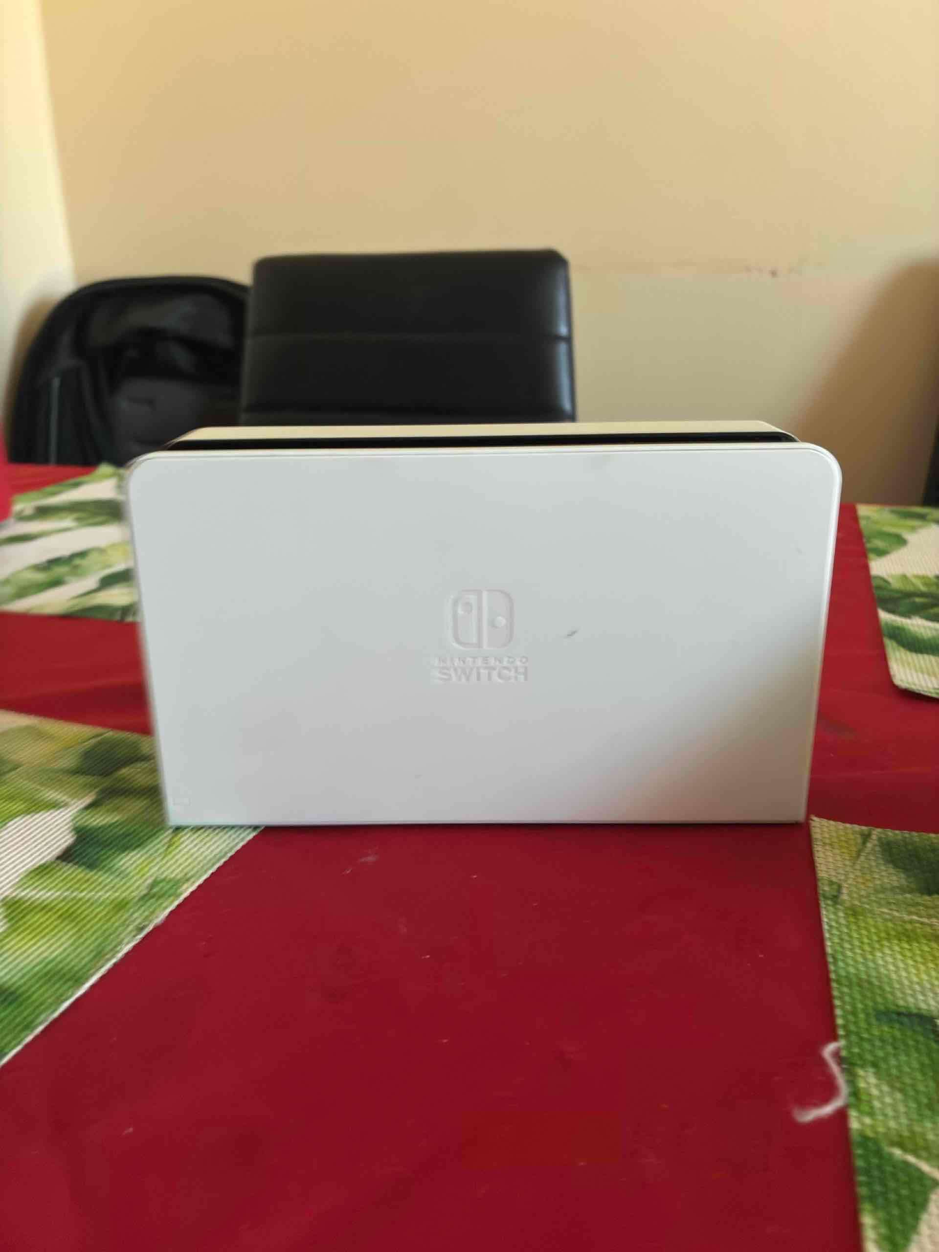 Nintendo Switch oled con caja - miniatura 3
