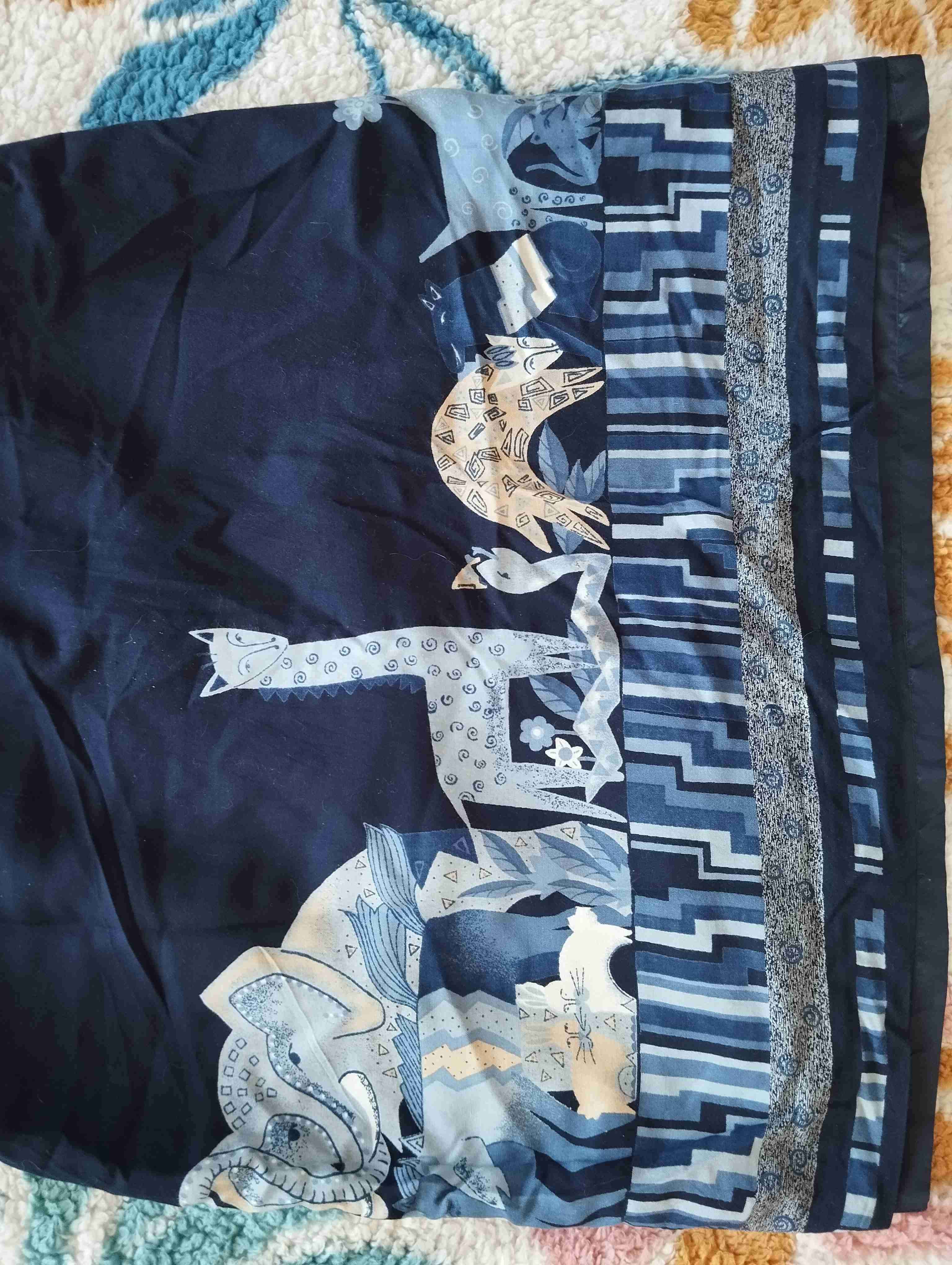 Vestido azul con estampado abstracto - miniatura 4