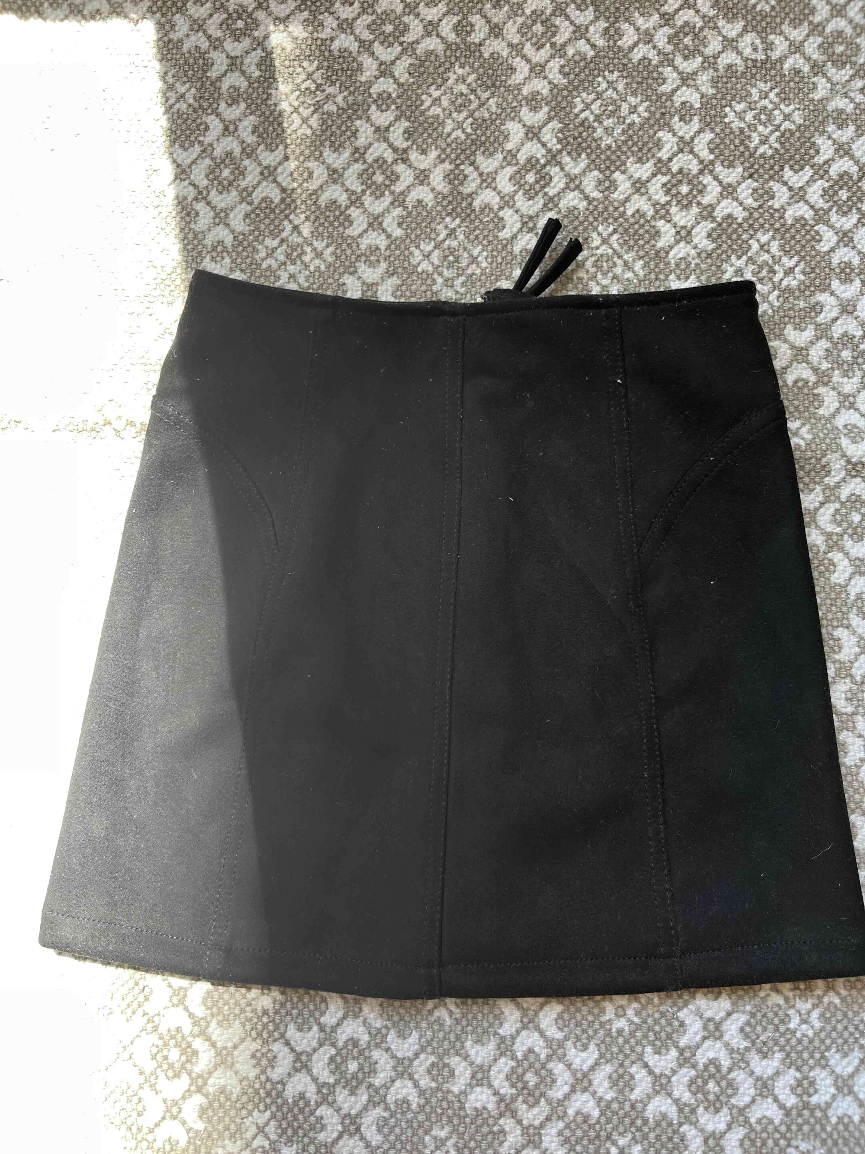 Falda negra corta BARATA - miniatura 1