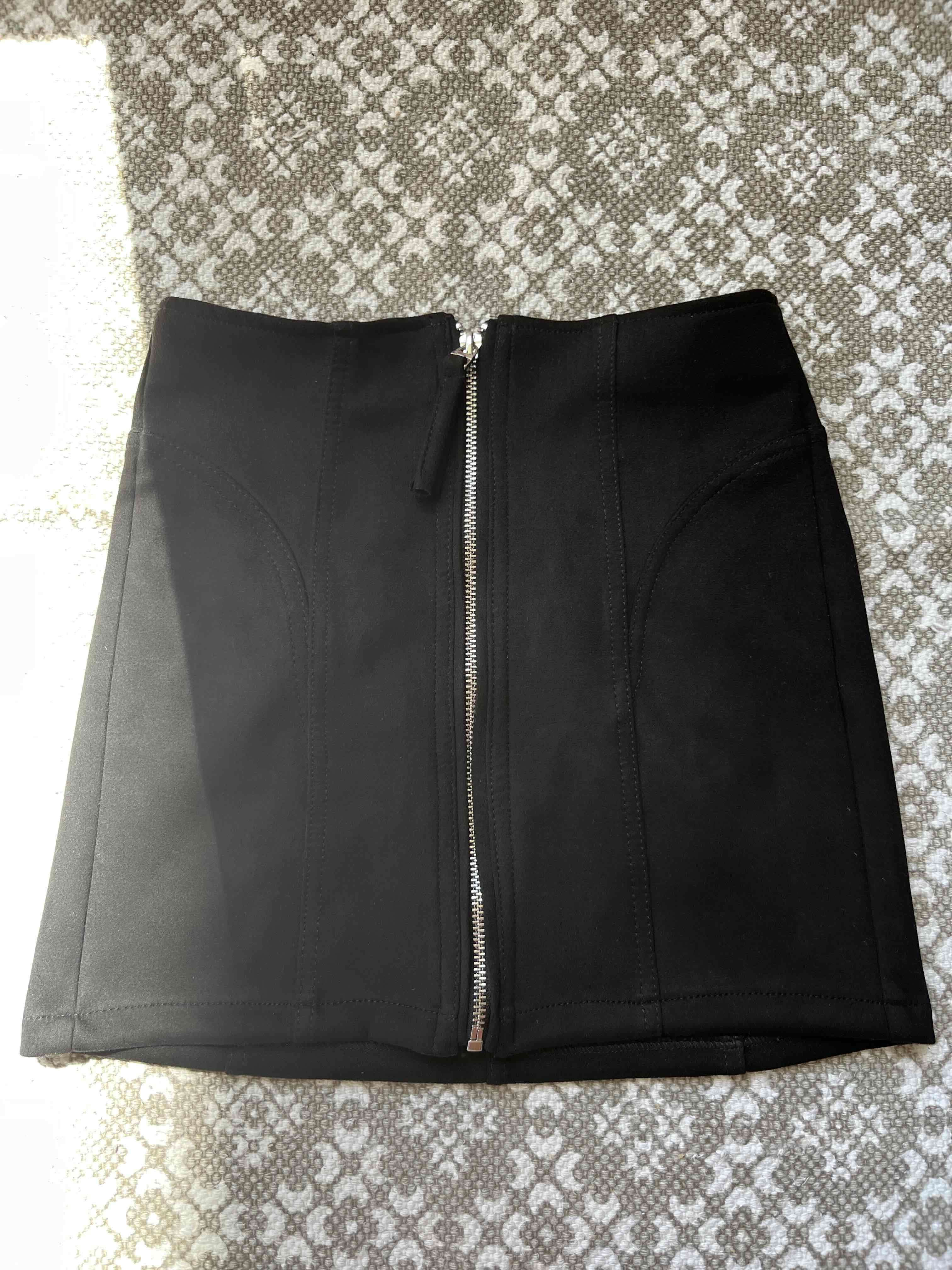 Falda negra corta BARATA - miniatura 2