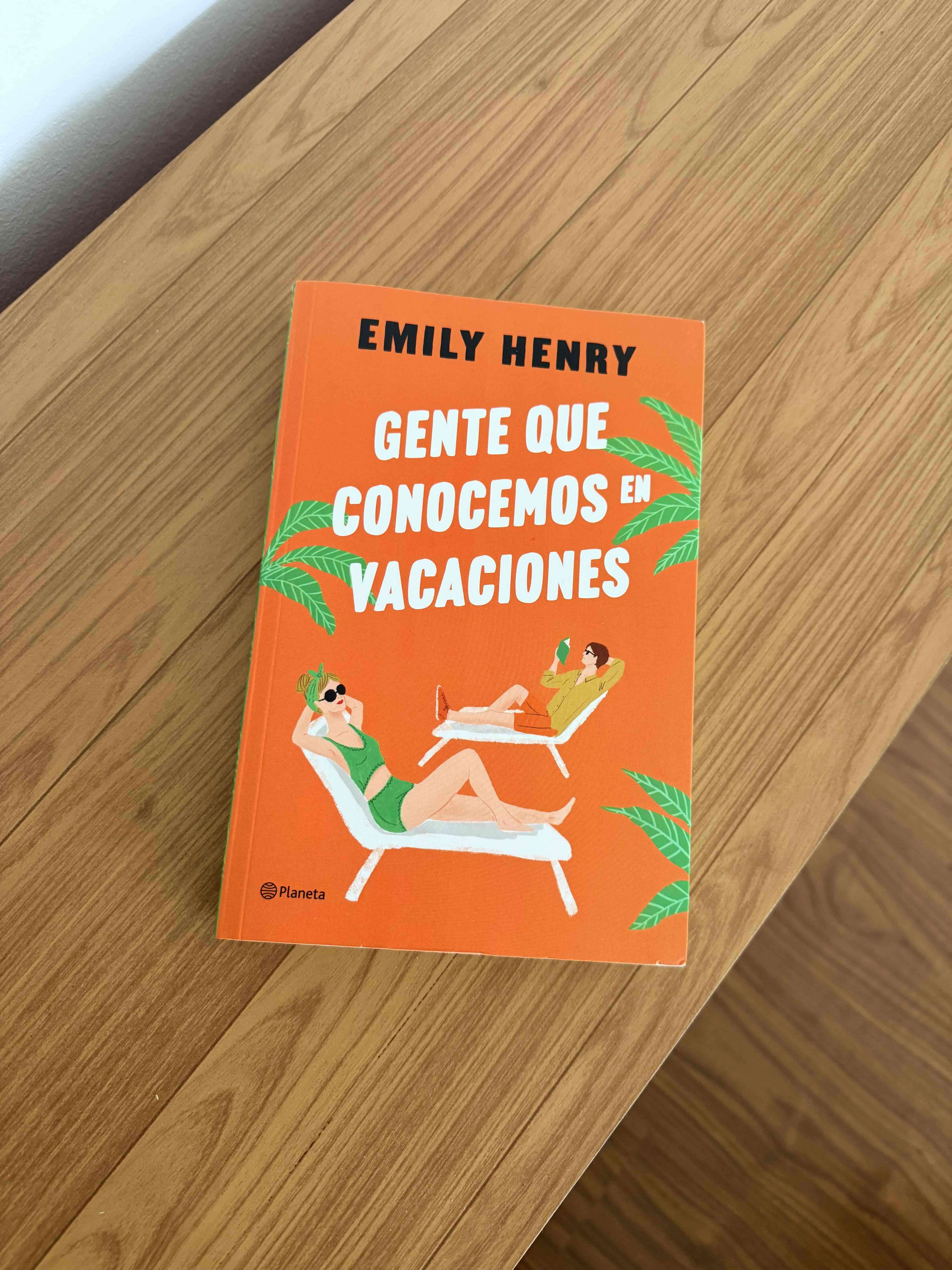 Libro 'Gente que conocemos en vacaciones' - miniatura 1