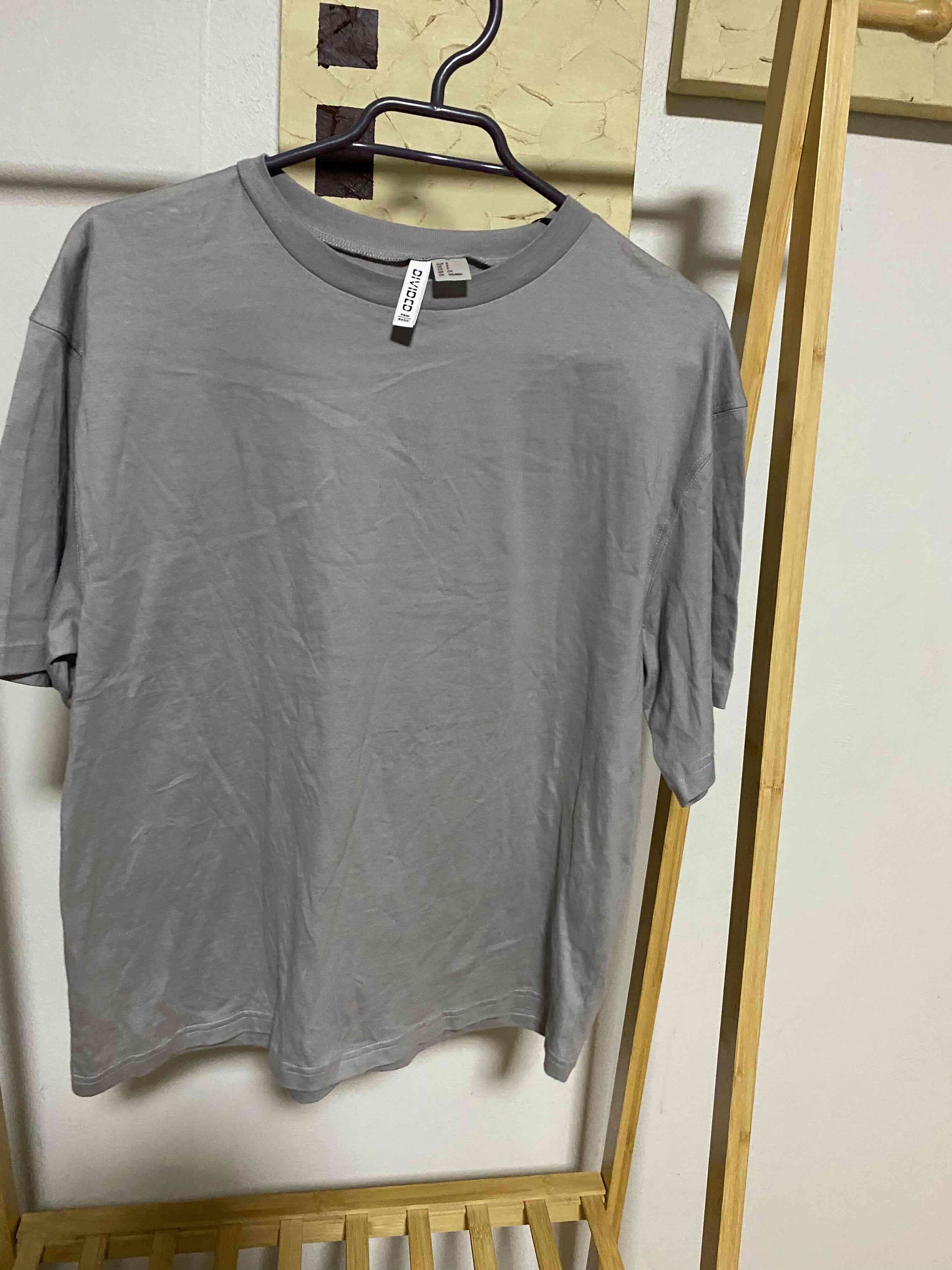 Polera gris básica