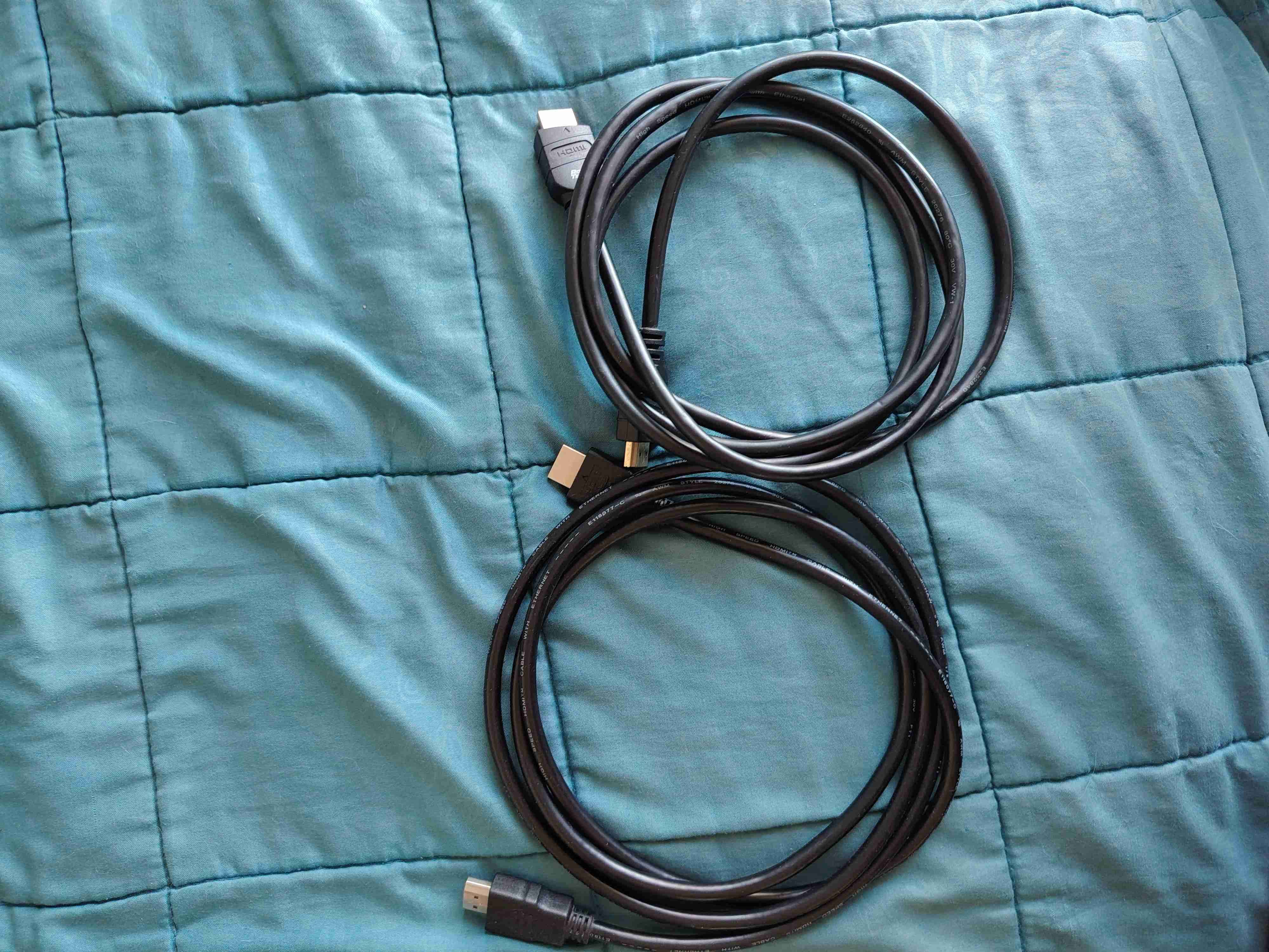 Cables HDMI negros - miniatura 1