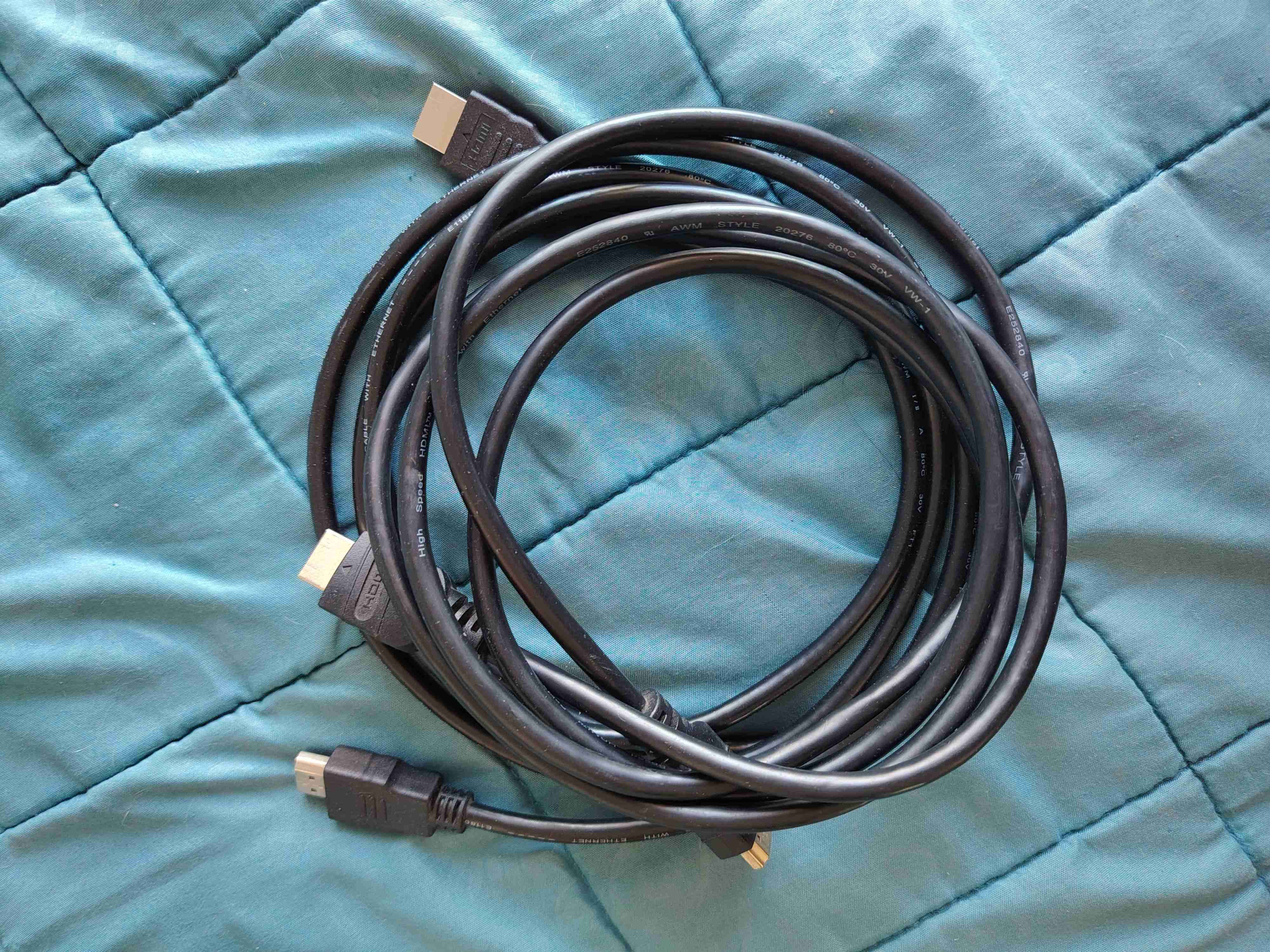 Cables HDMI negros - miniatura 2