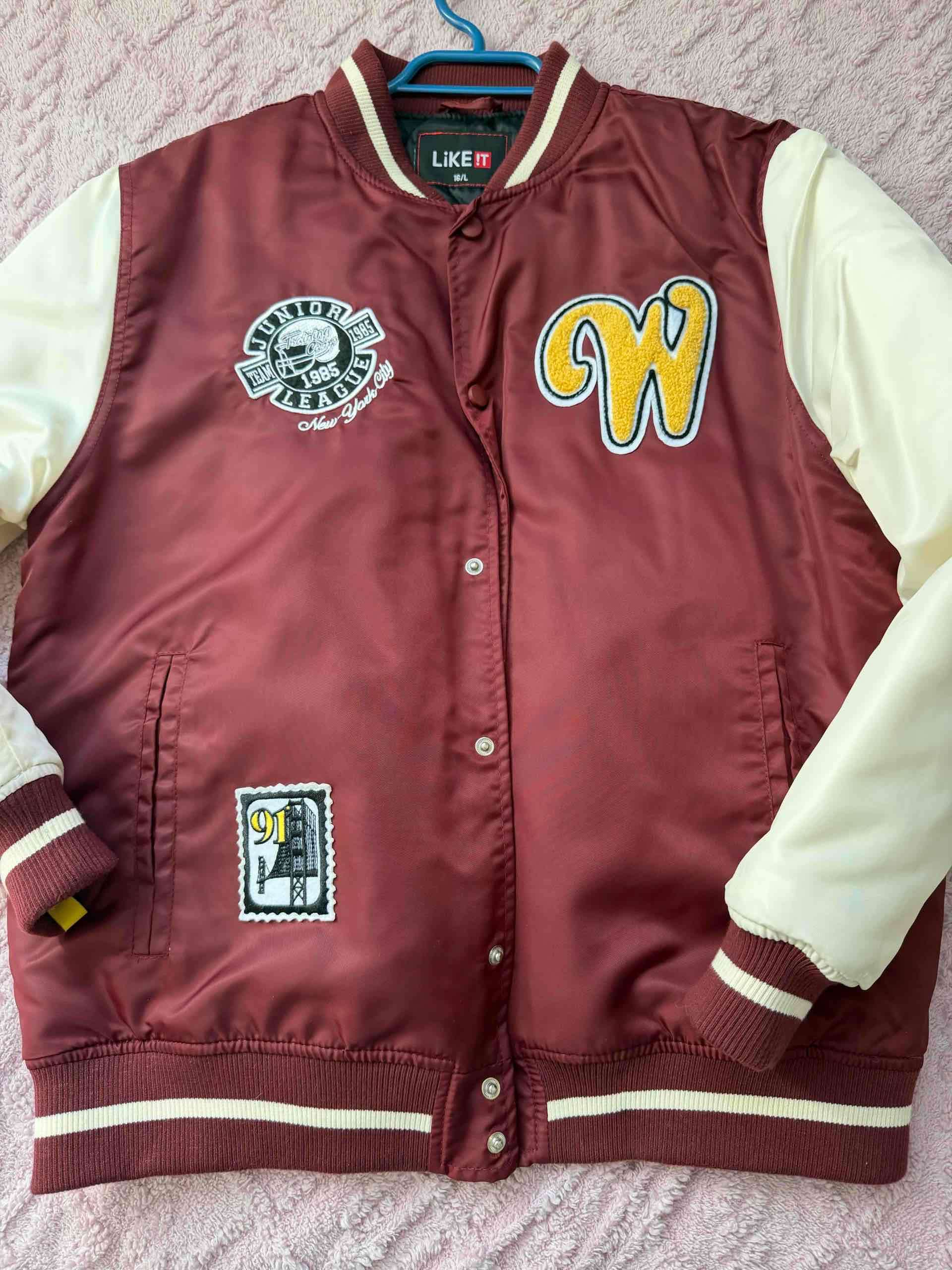 Chaqueta varsity bordó y blanca - miniatura 1