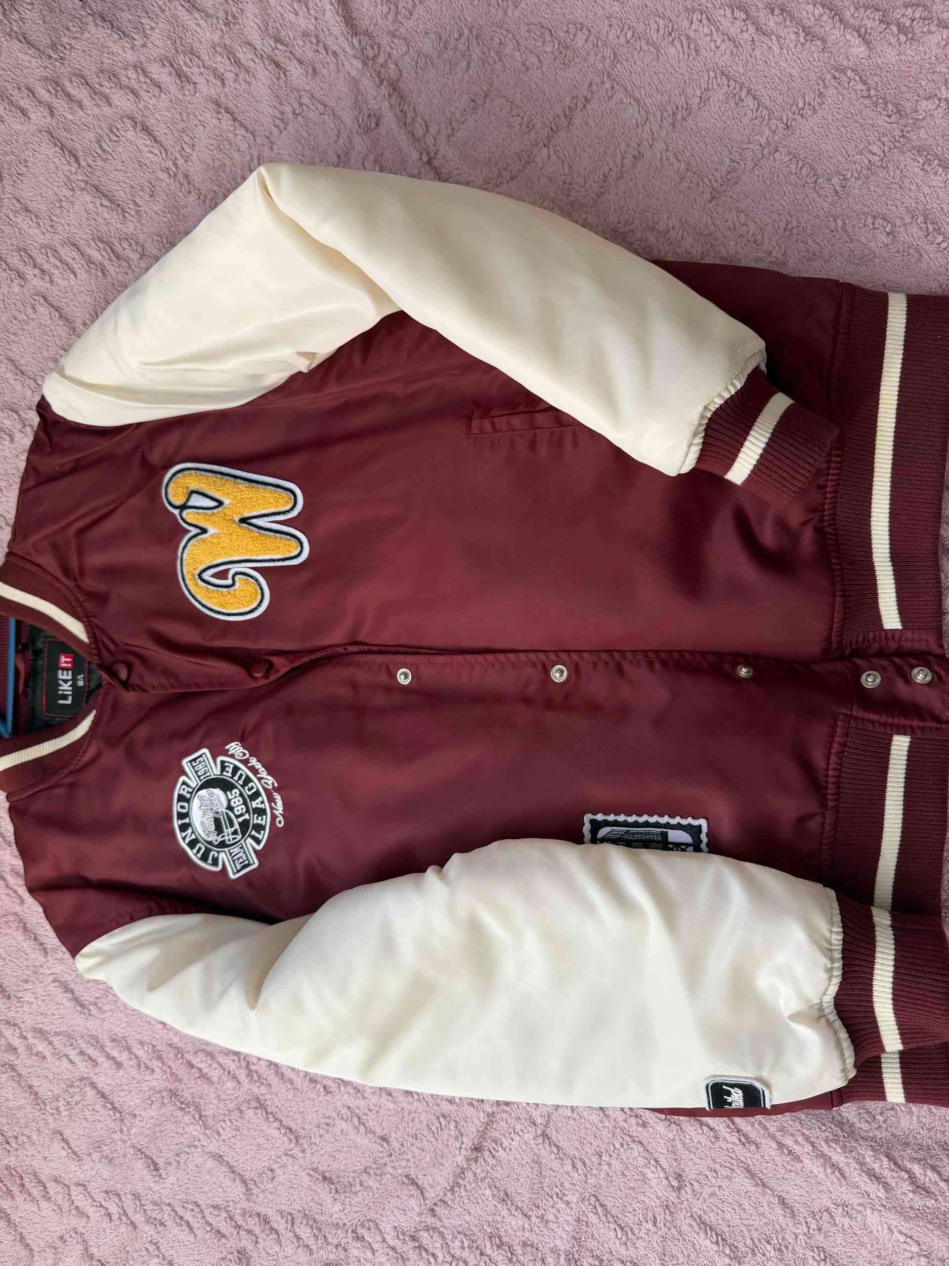 Chaqueta varsity bordó y blanca - miniatura 2