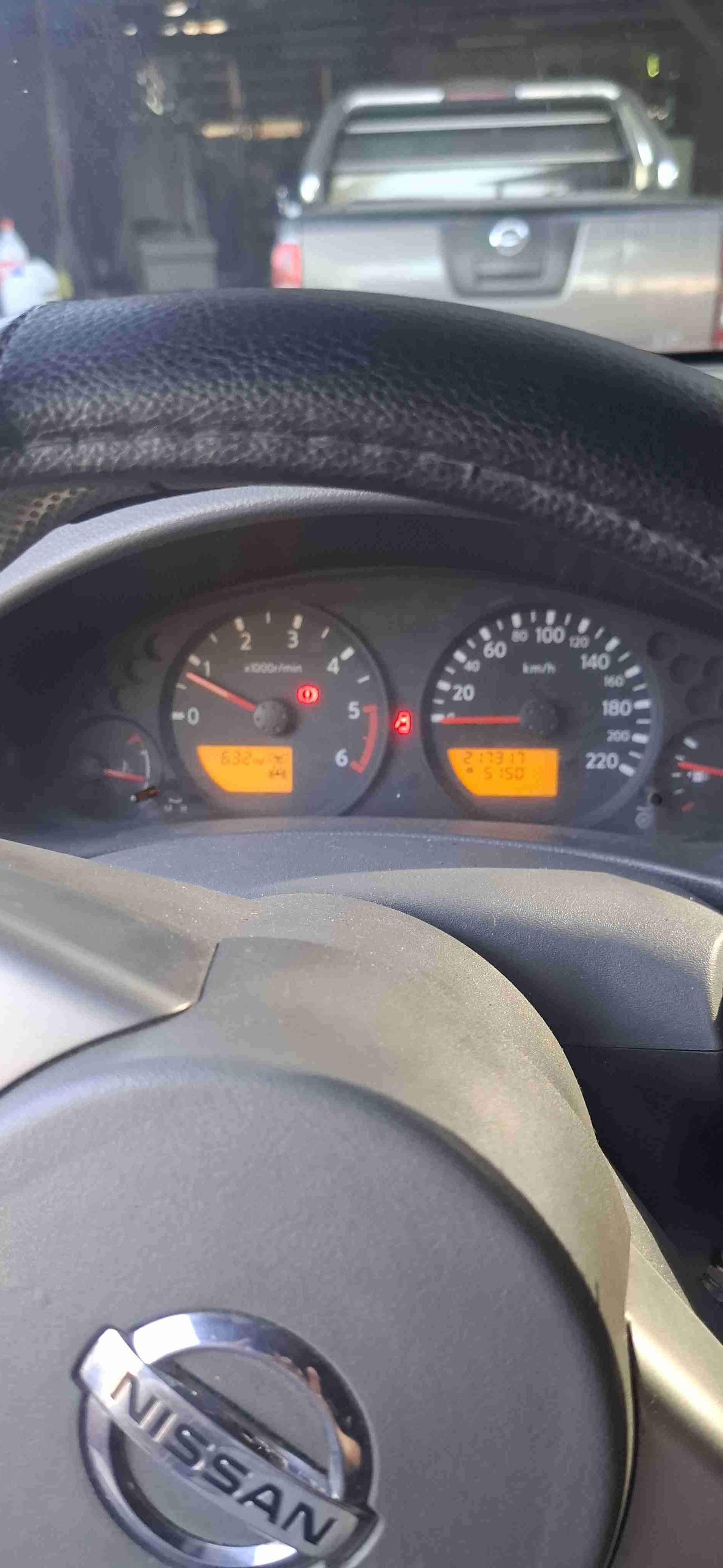 Camioneta Nissan navara - miniatura 2