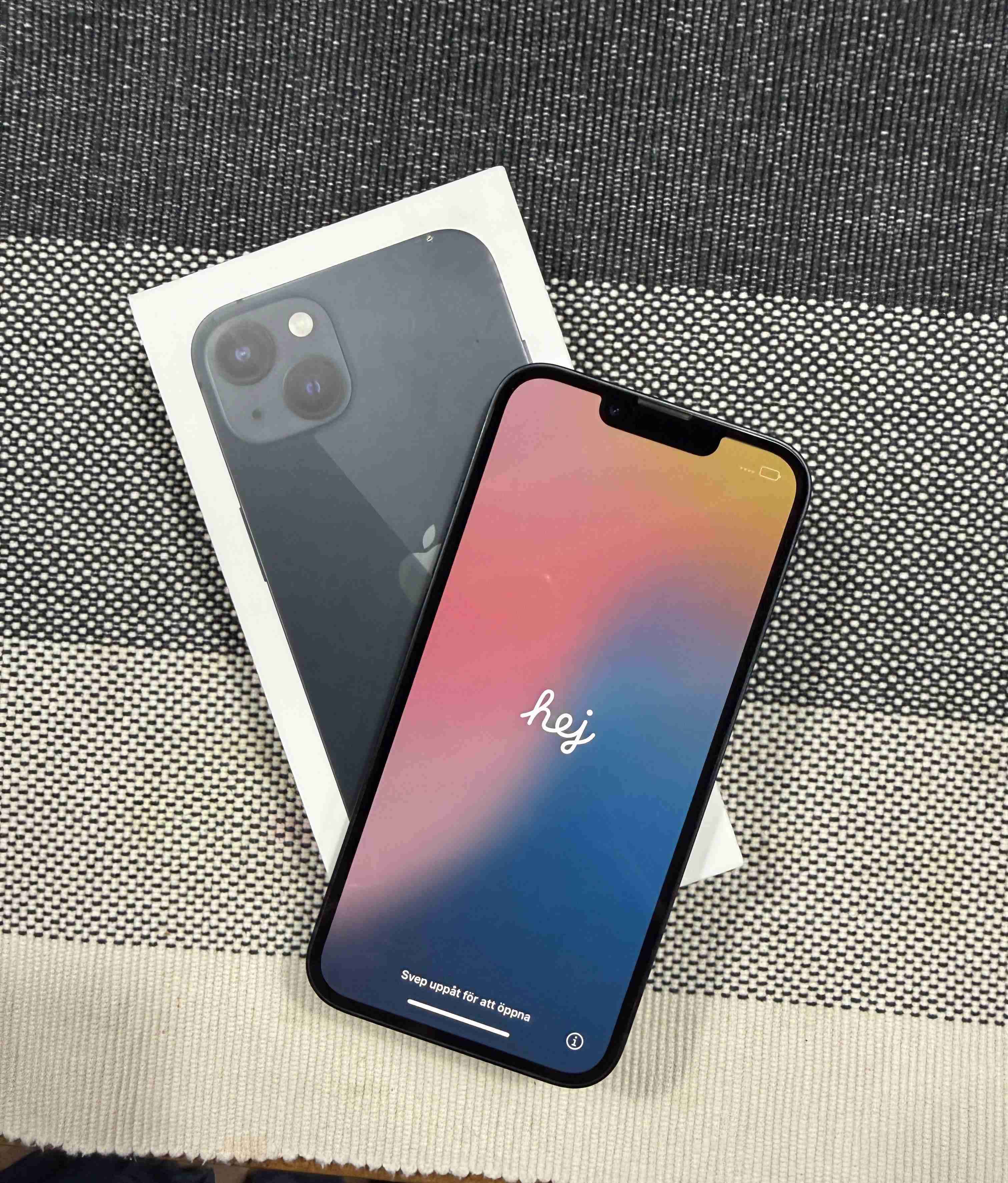 iPhone 13-128 con caja original - miniatura 1