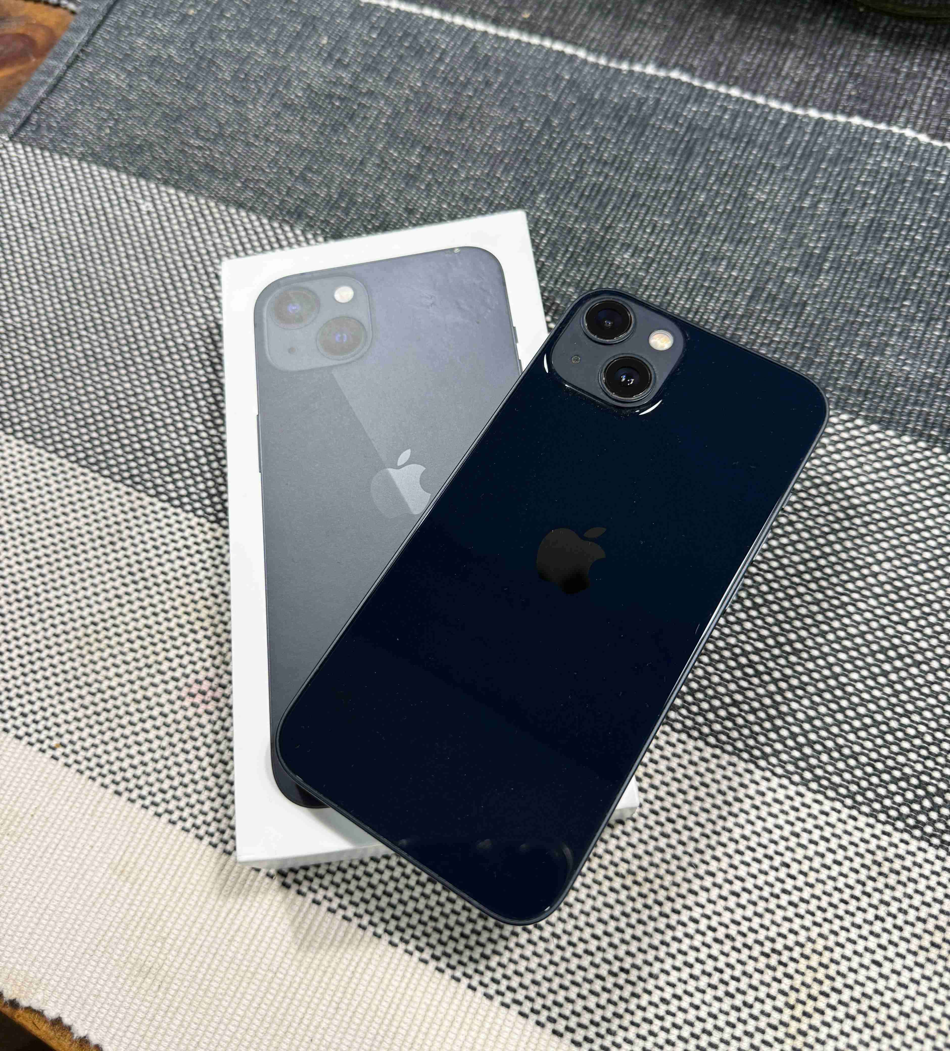 iPhone 13-128 con caja original - miniatura 2