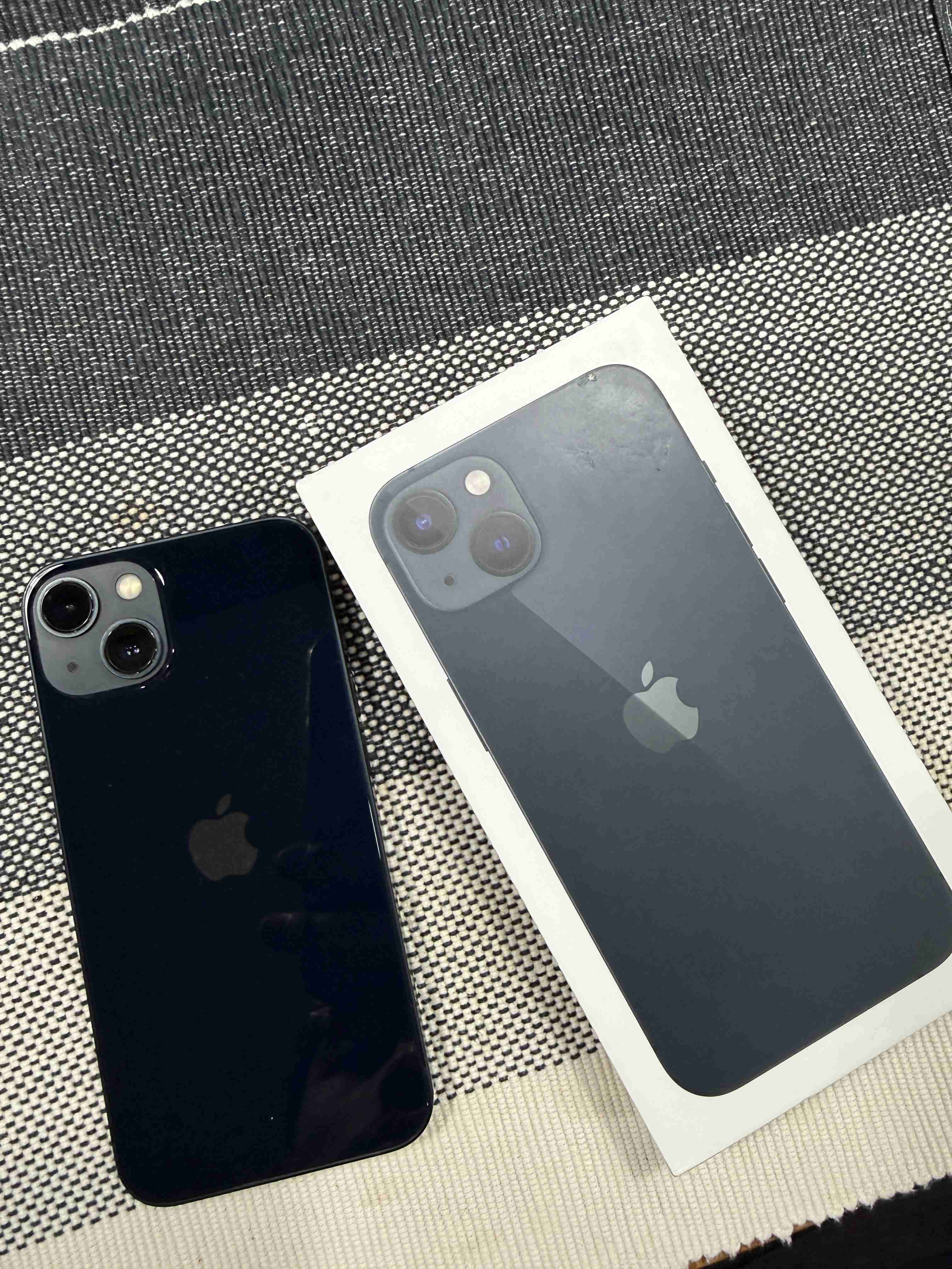 iPhone 13-128 con caja original - miniatura 3