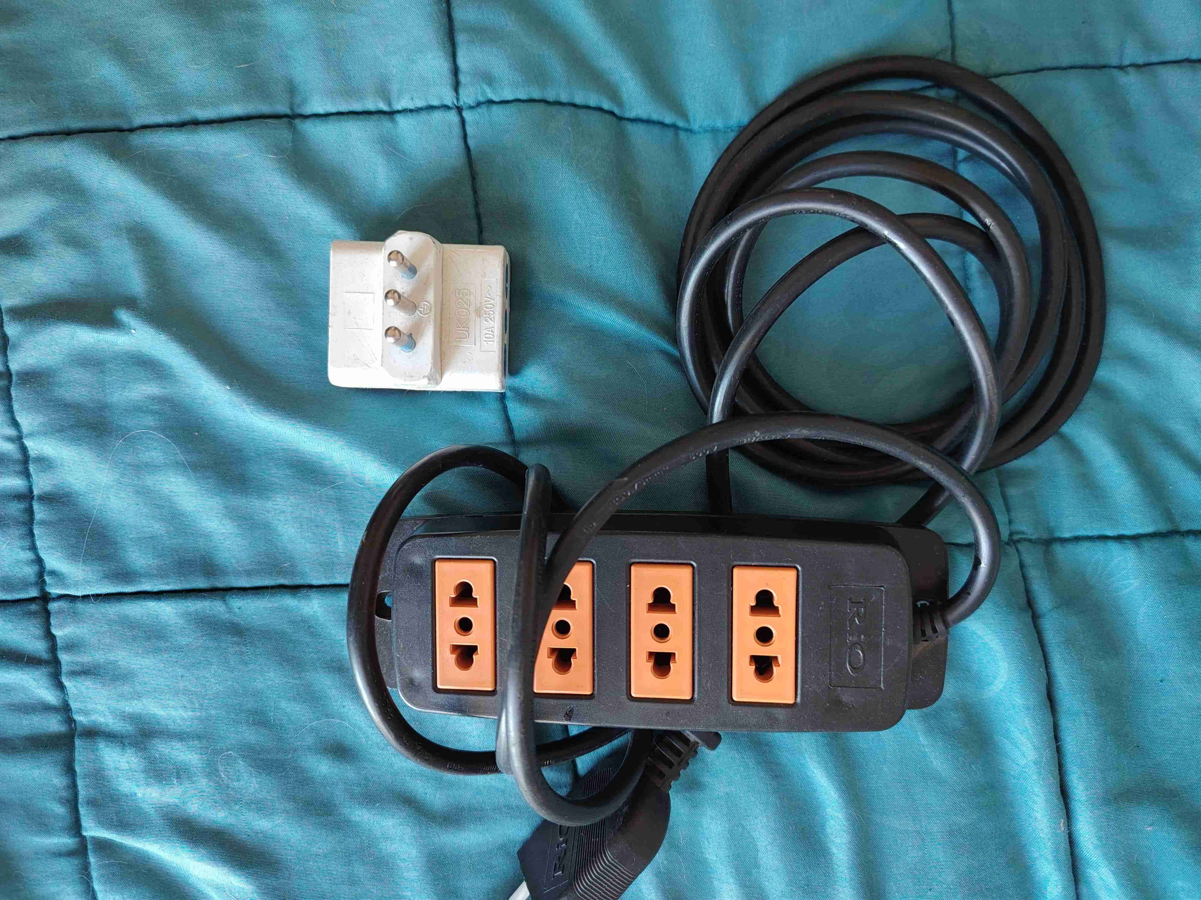 Alargador con 4 enchufes - miniatura 2