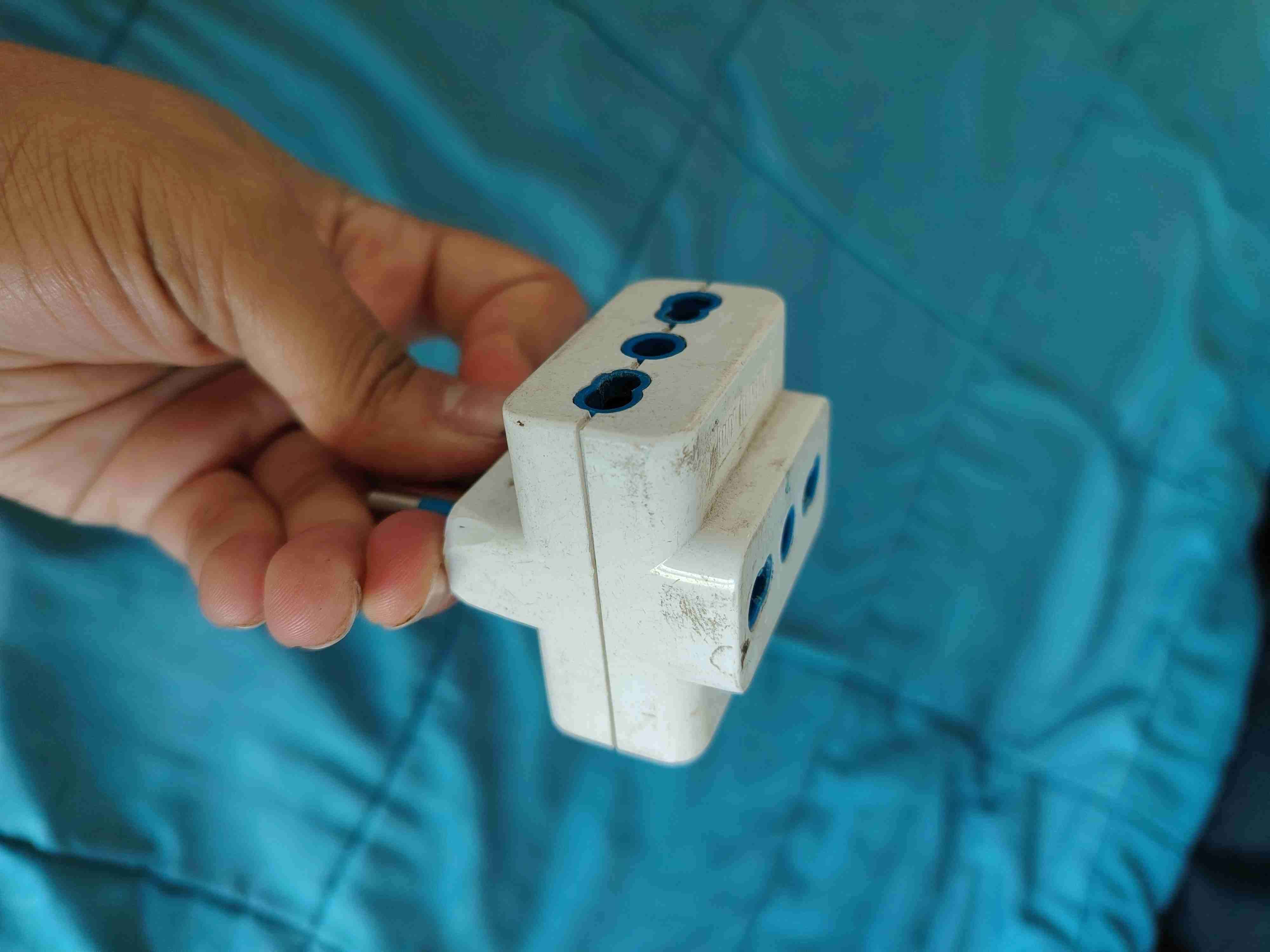 Alargador con 4 enchufes - miniatura 3