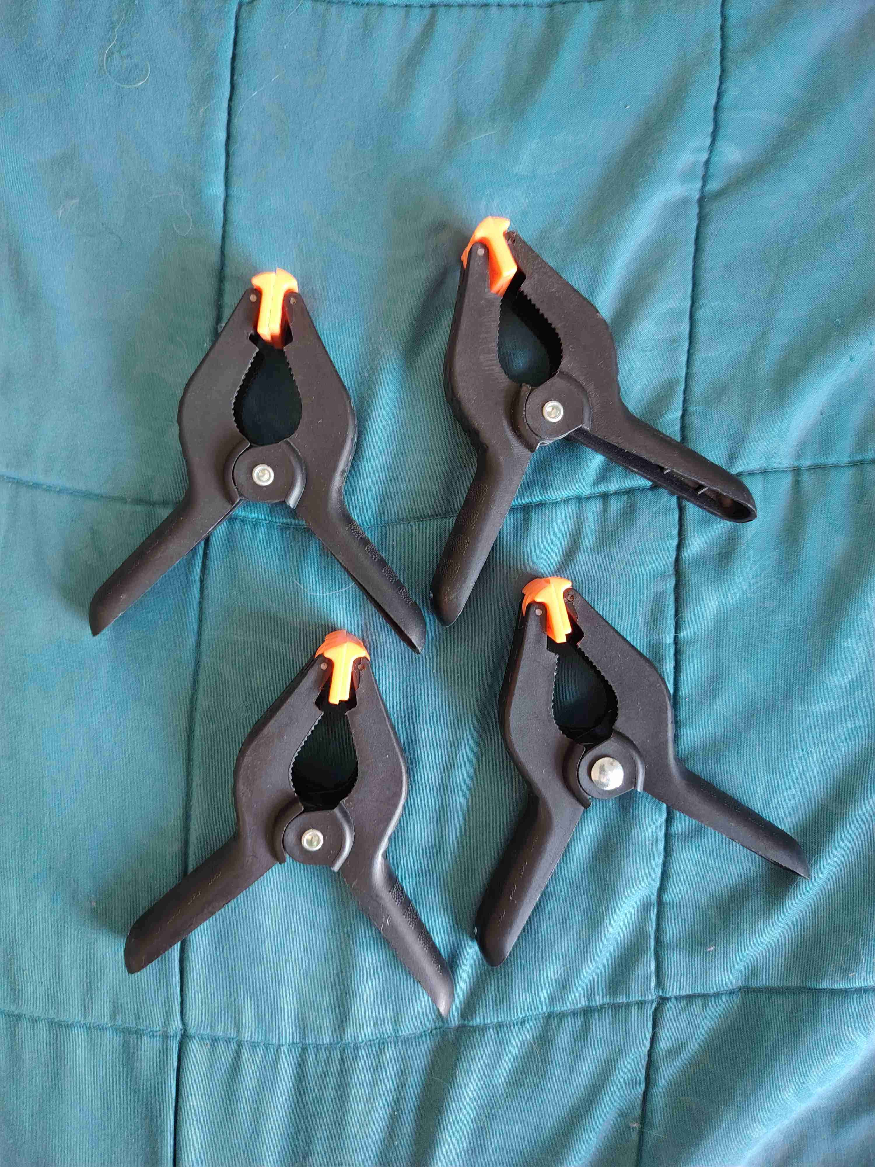 Set de 4 pinzas para telón